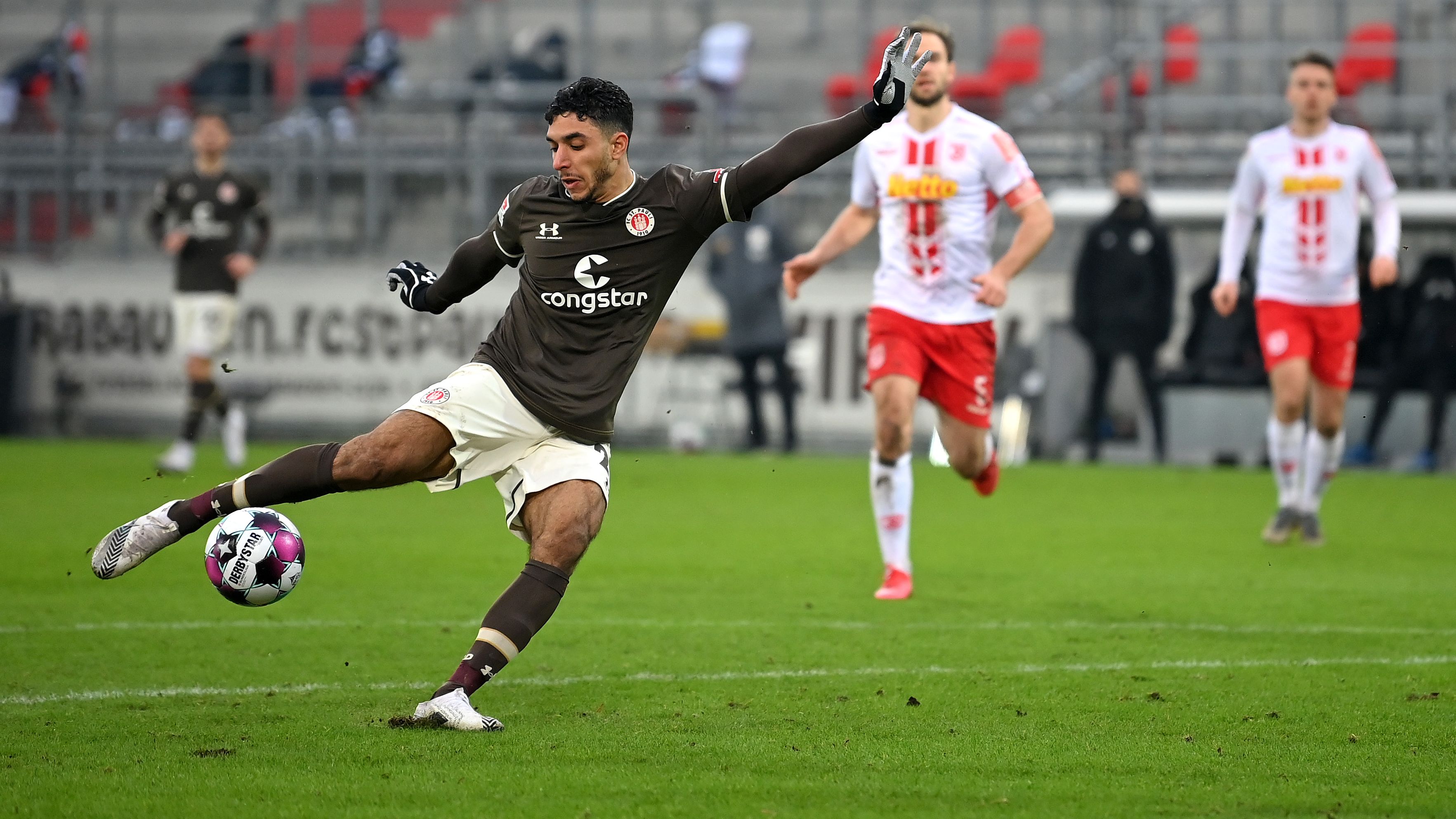 FC St. Pauli v SSV Jahn Regensburg - Second Bundesliga