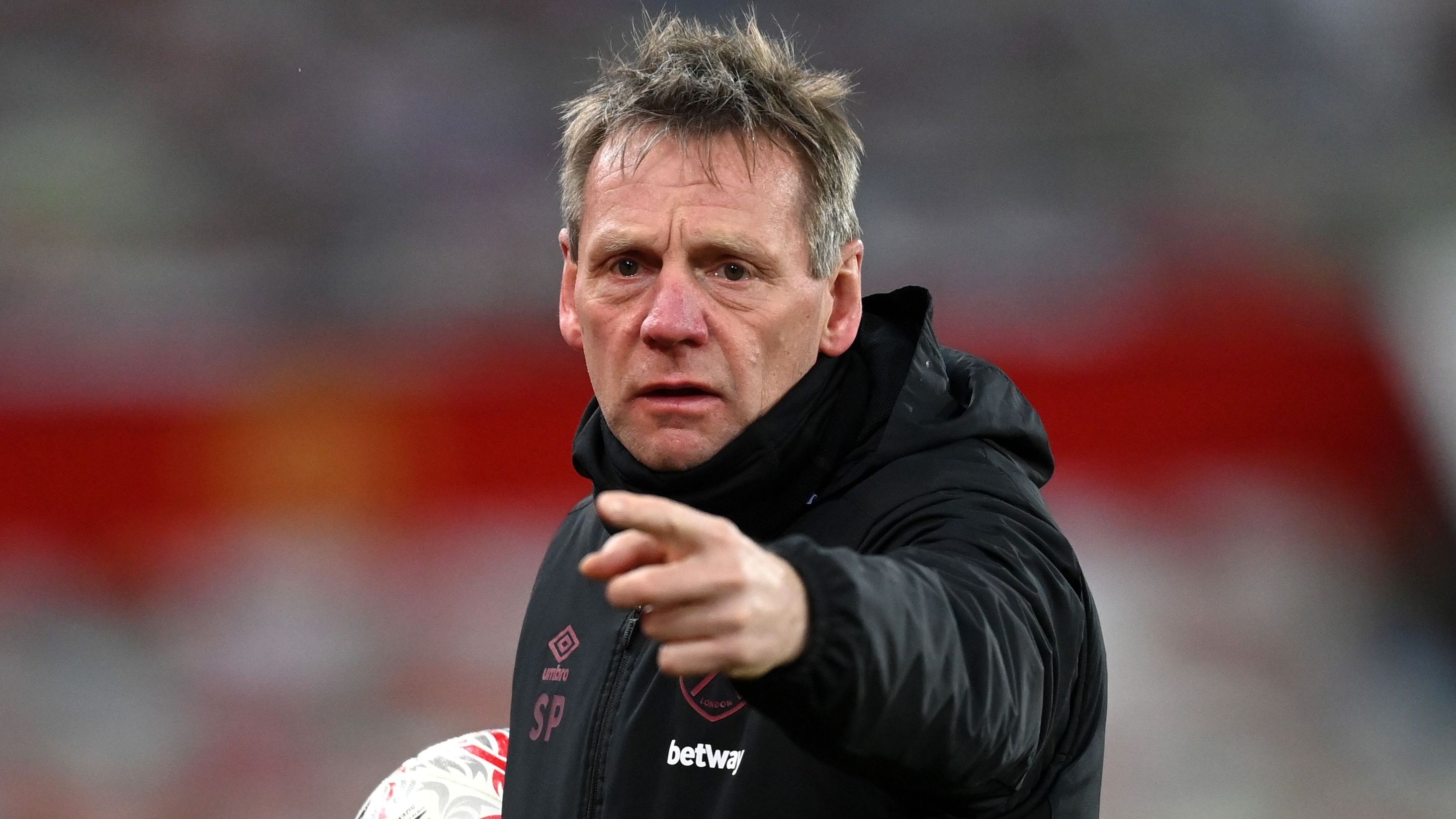 Stuart Pearce 'planning homecoming' after major health scare at 30,000 feet that left England hero in Canadian hospital | Goal.com UK