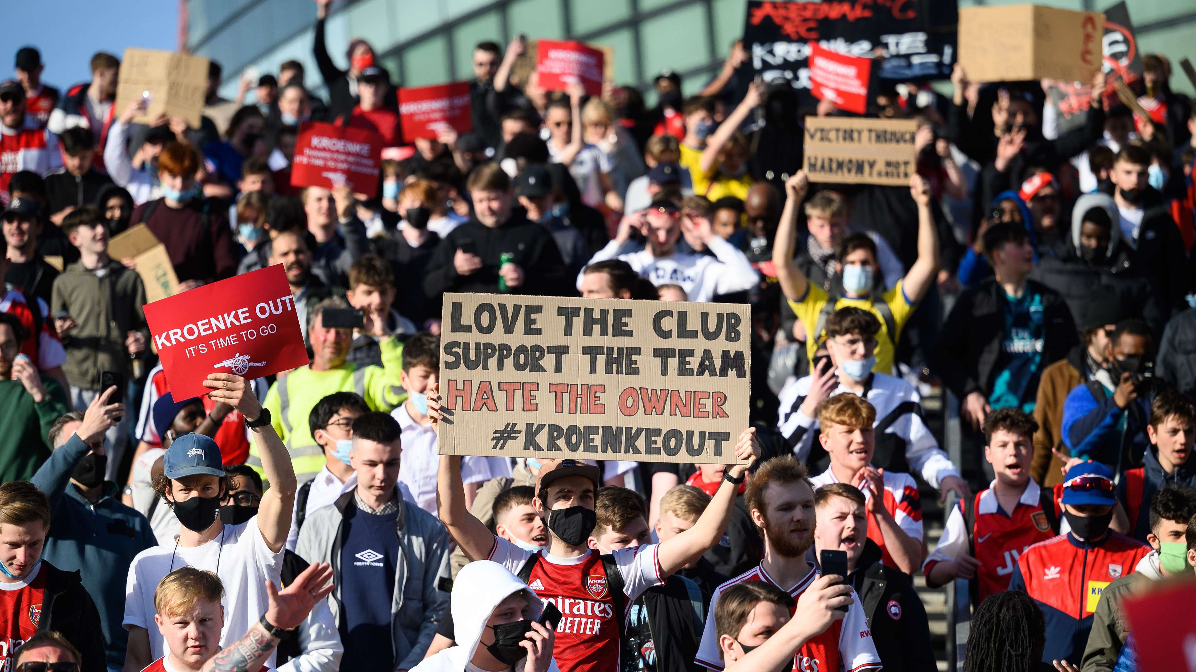Arsenal Fans Protest Against Owner Stan Kroenke Al-Khelaifi