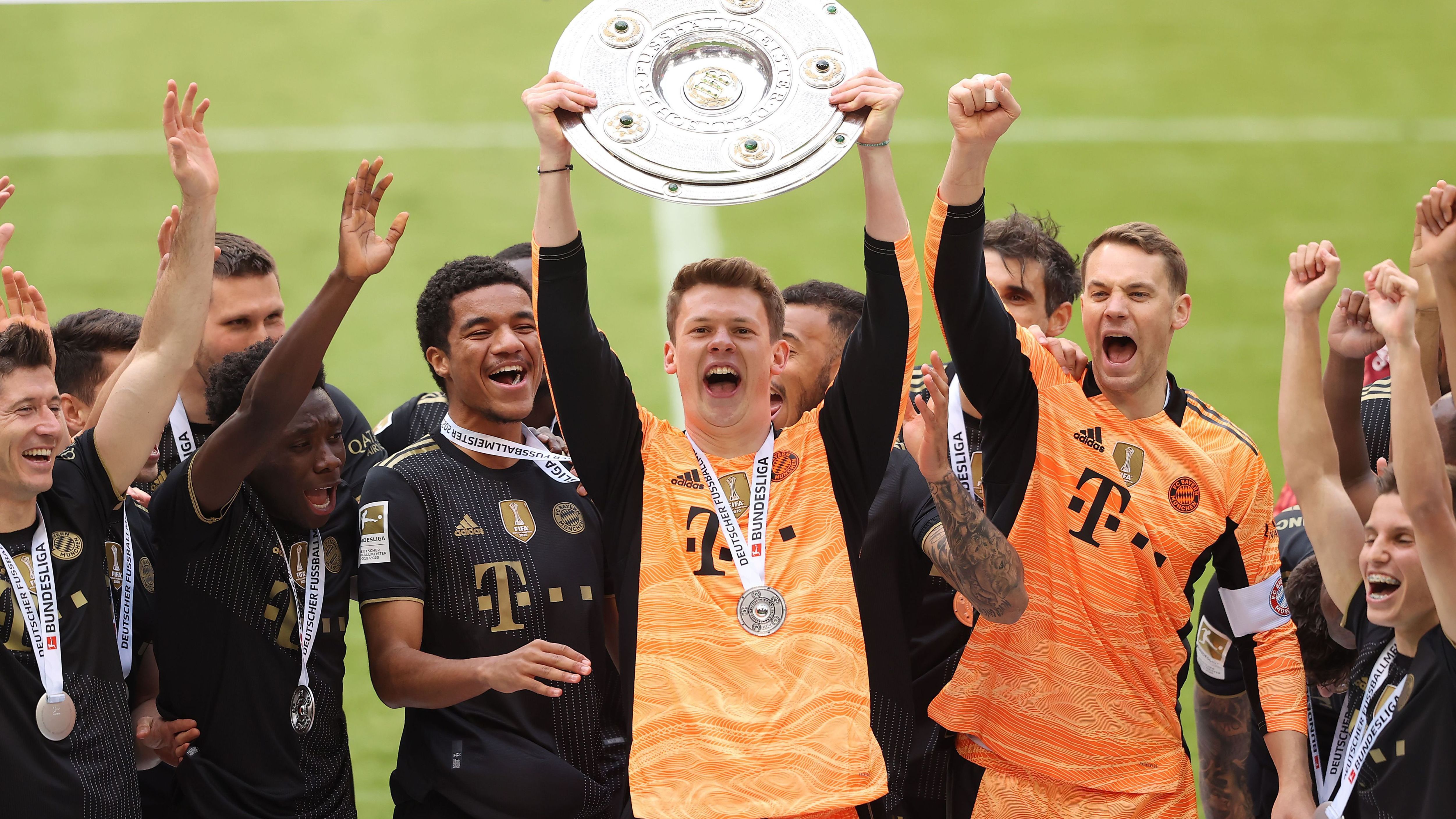 FC Bayern Muenchen v FC Augsburg - Bundesliga