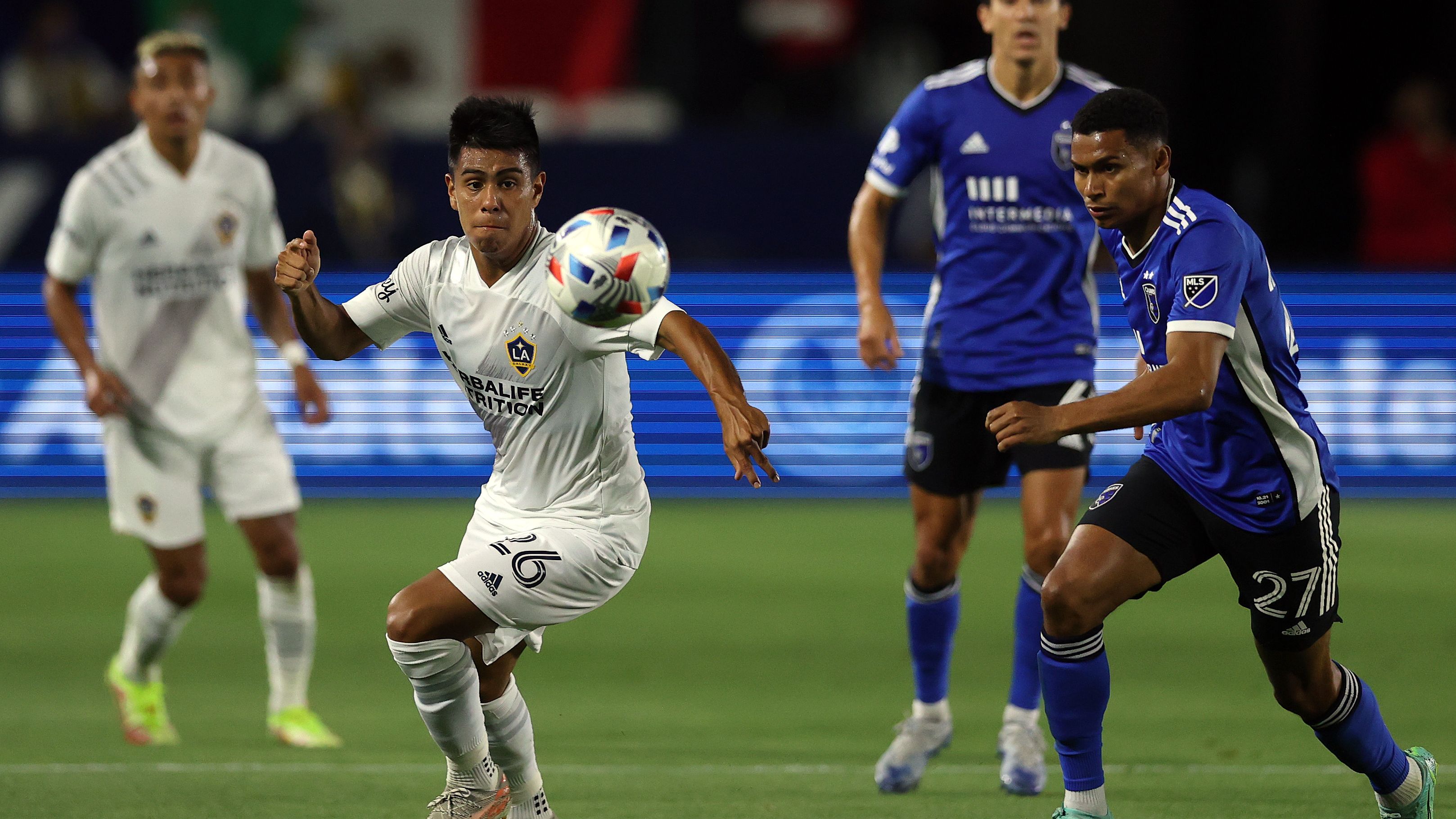 Chivas reportedly secure first signing ahead of next tournament, with right winger Efraín Álvarez set to join | Goal.com UK