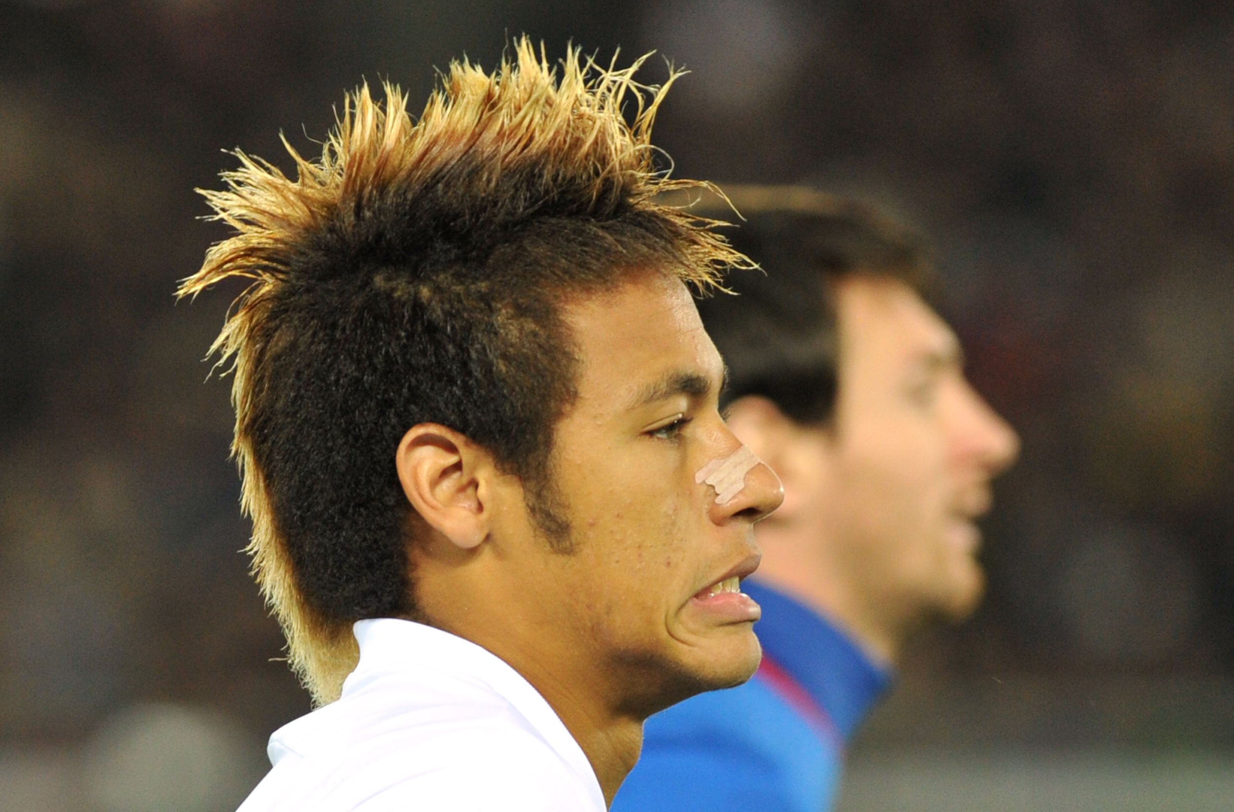 Strikers, Neymar (L) of Santos and Lione
