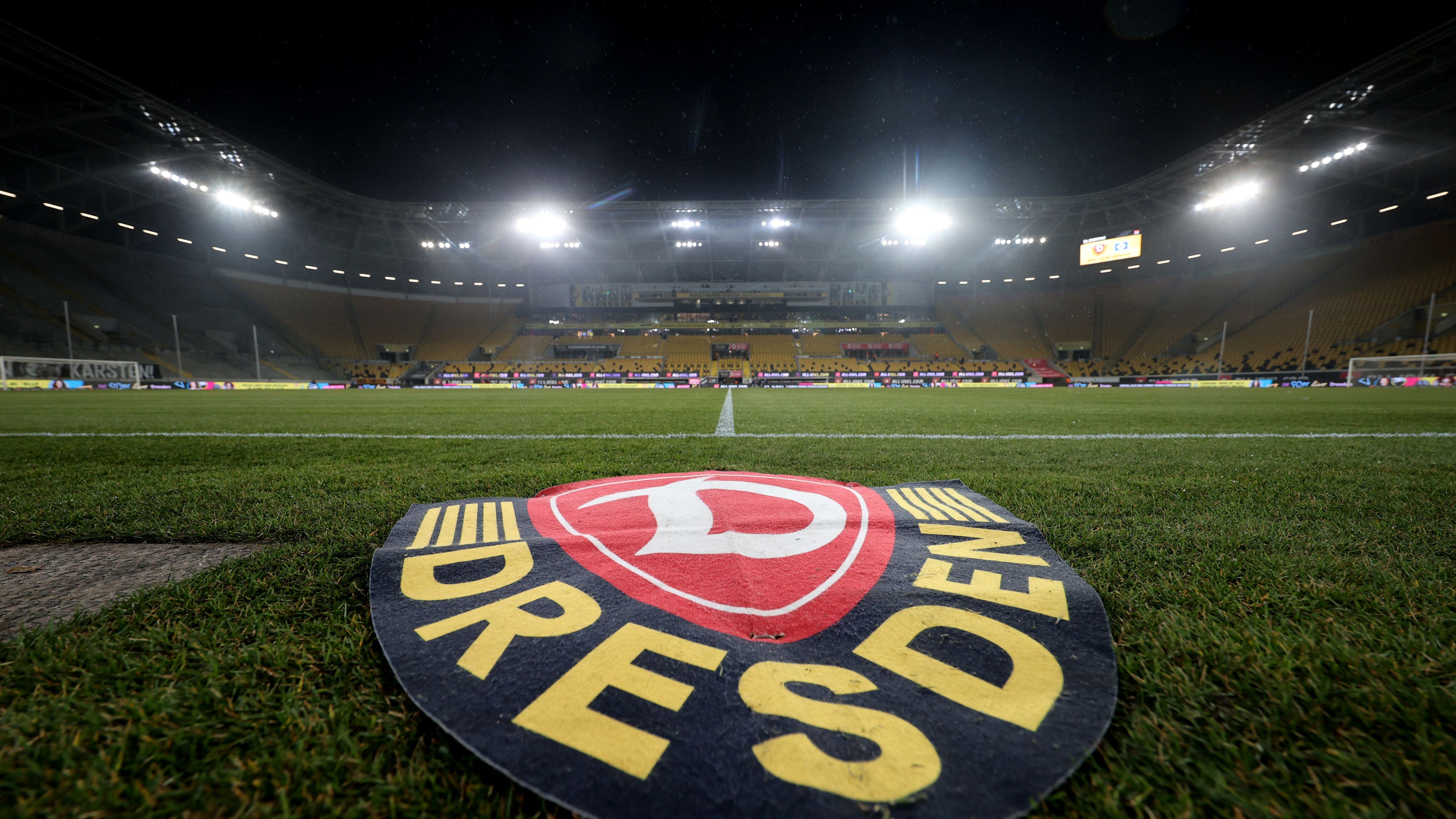 SG Dynamo Dresden v Hamburger SV - Second Bundesliga