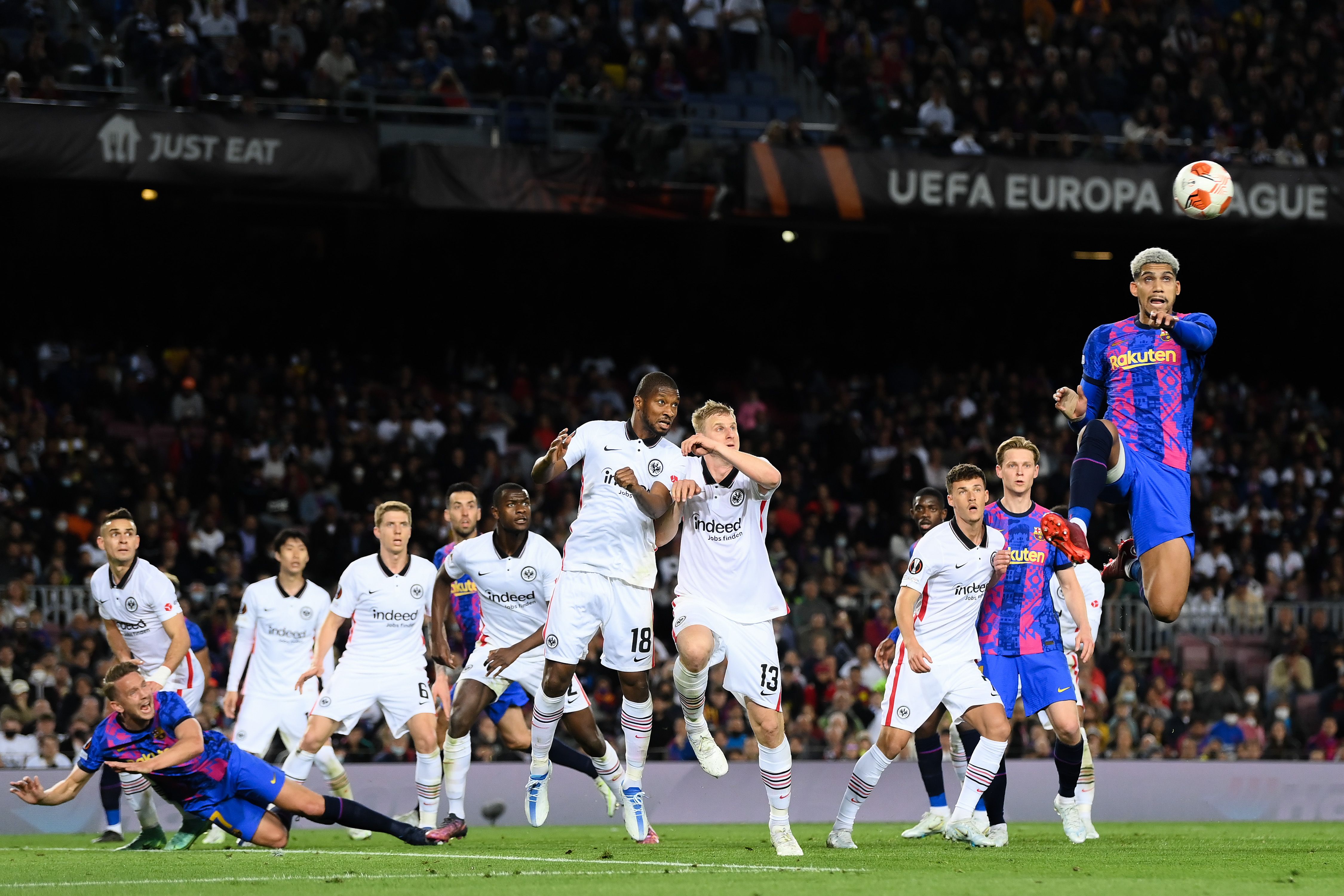 FC Barcelona v Eintracht Frankfurt: Quarter Final Leg Two - UEFA Europa League