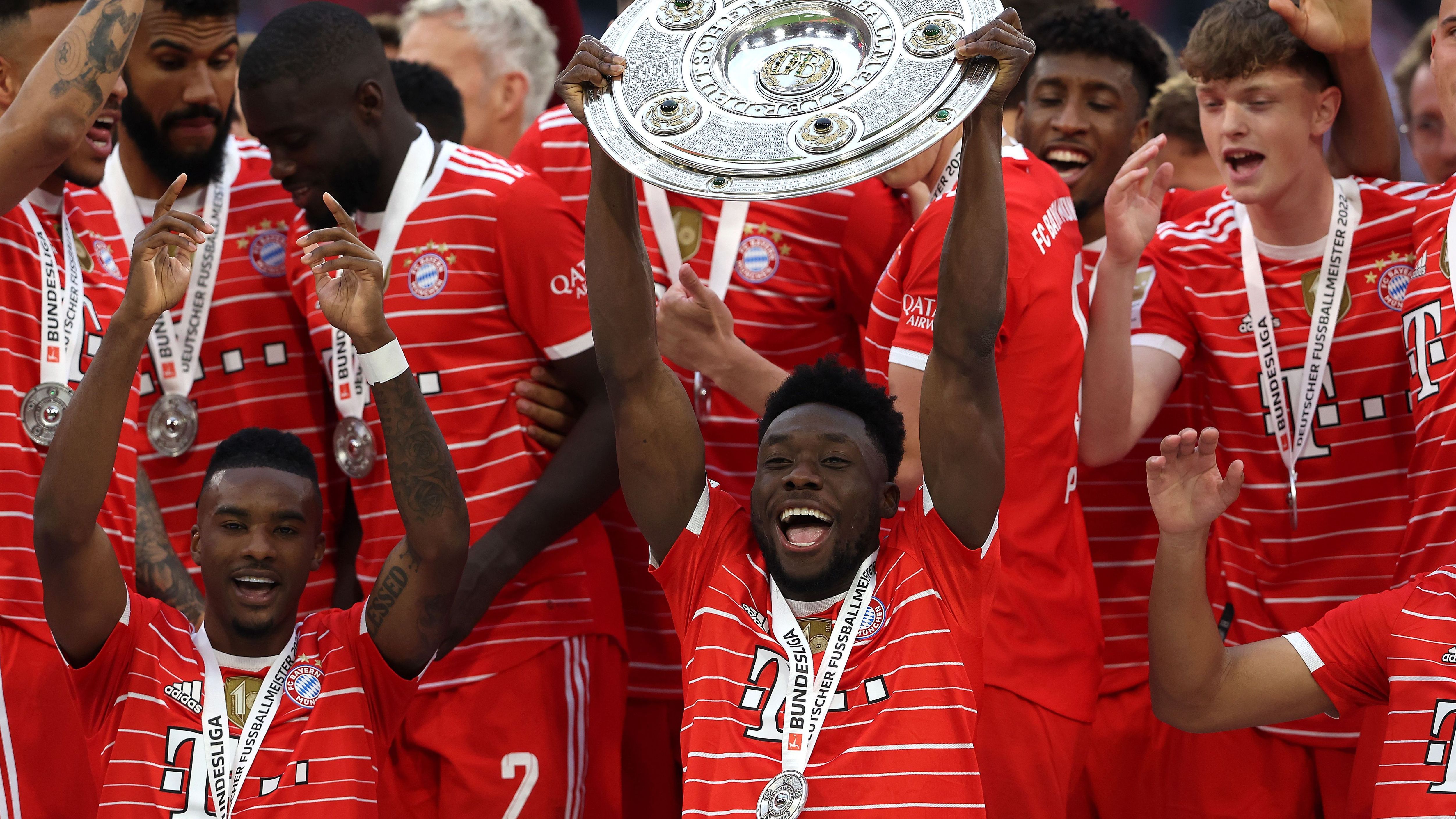 FC Bayern München v VfB Stuttgart - Bundesliga