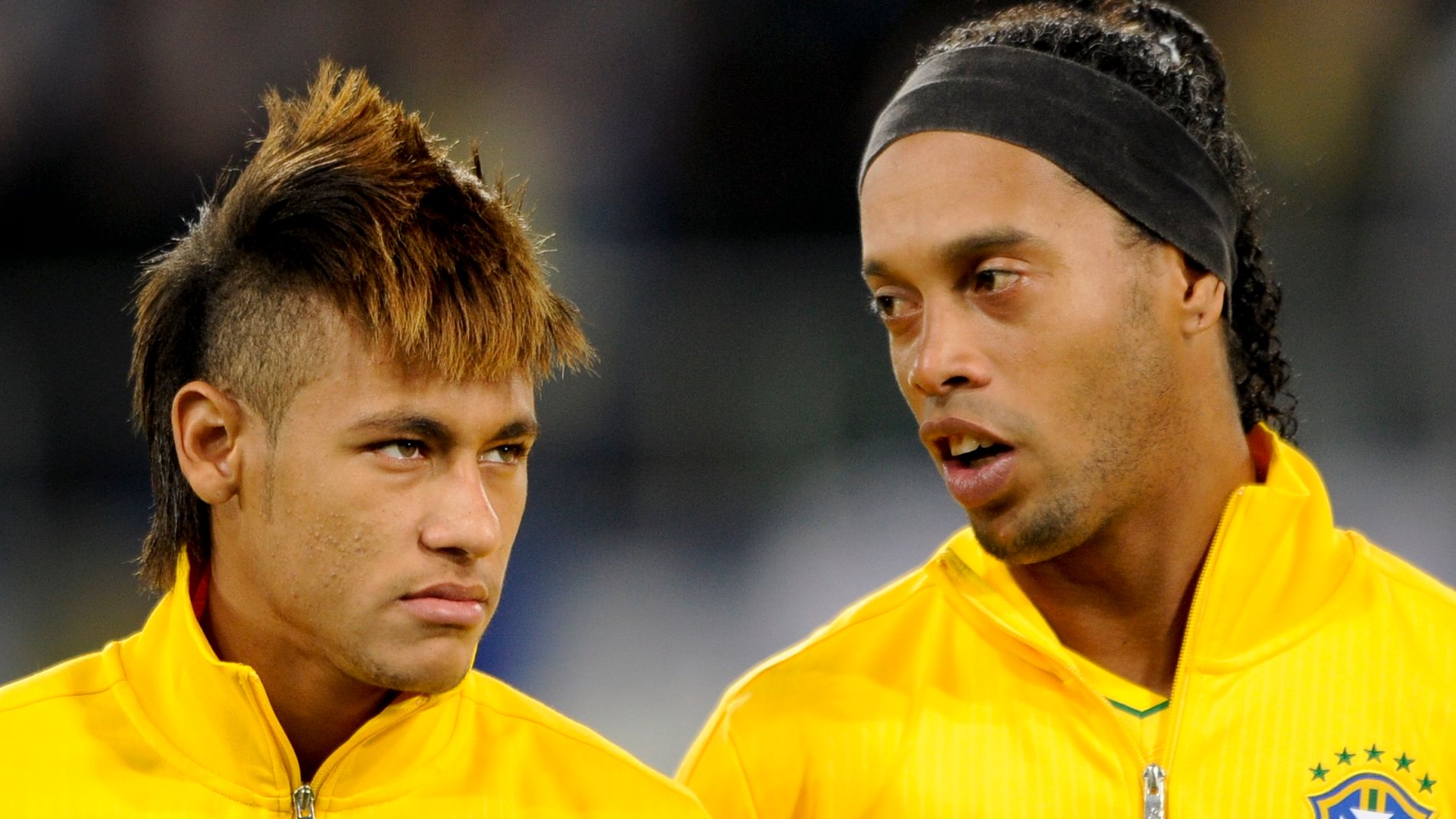 Brazil's forwards Neymar (L) and Ronaldi