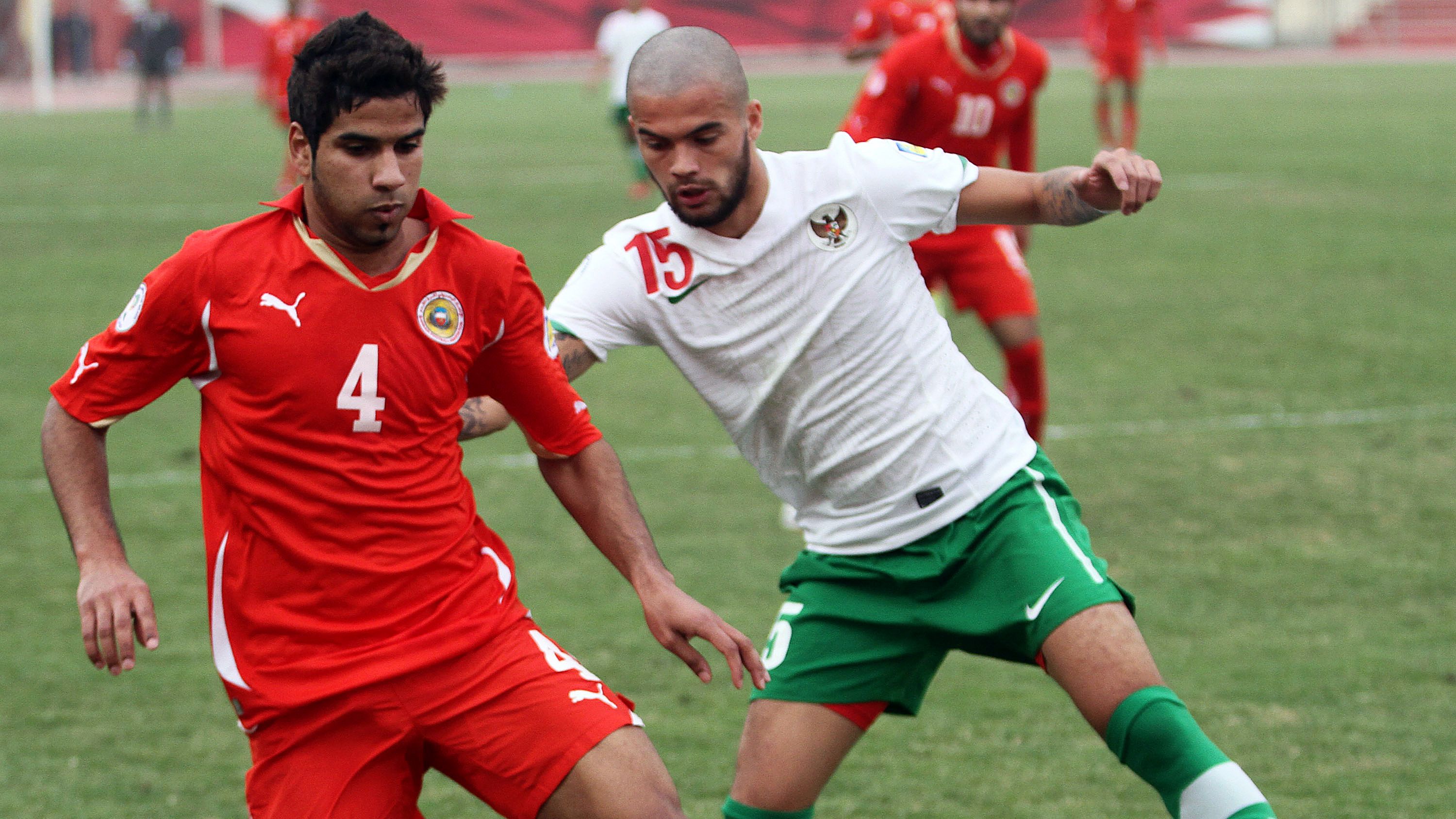 Bahrain's Sayed Dhia (L) challenges Indo