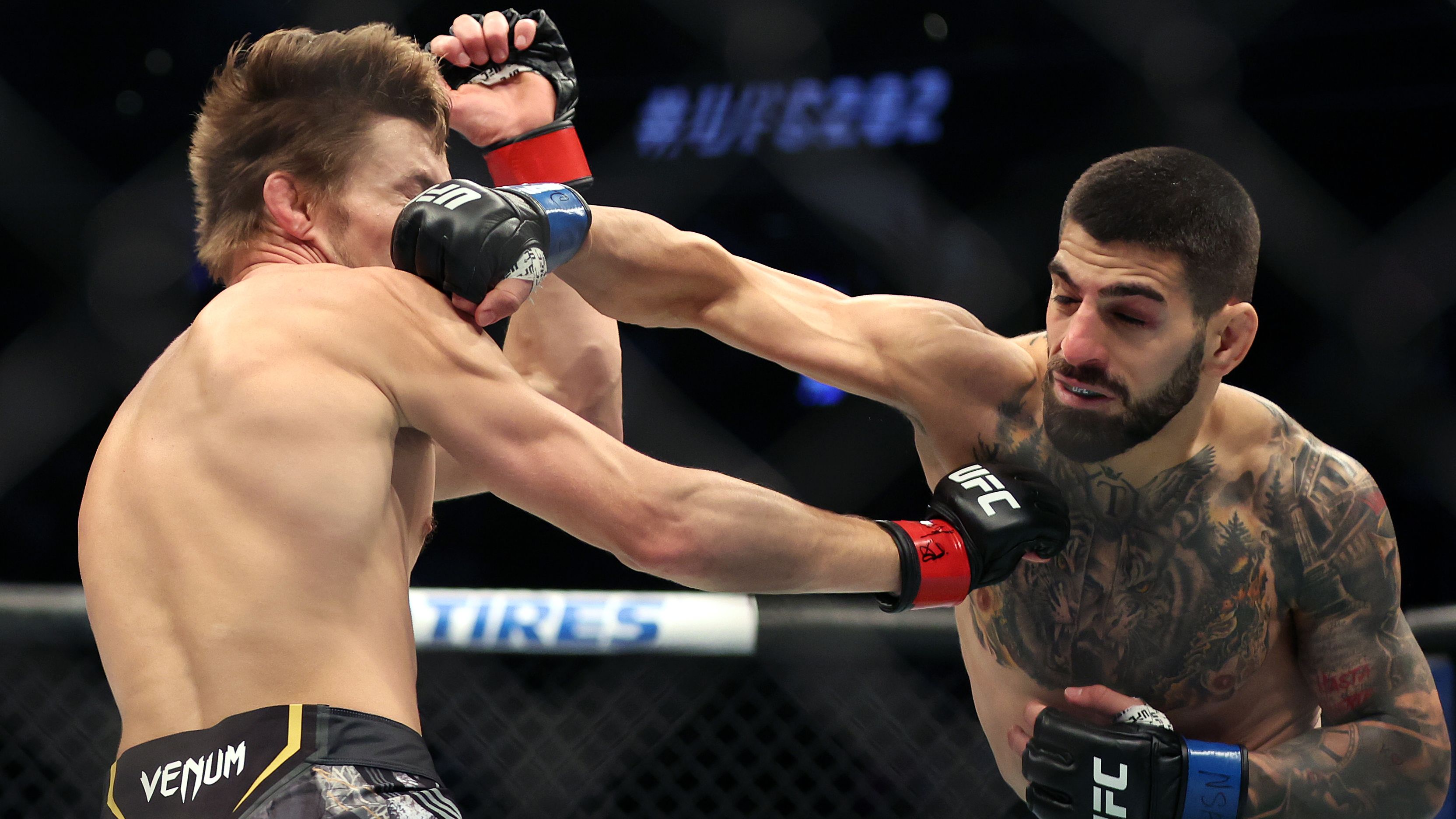 UFC 282: Mitchell v Topuria