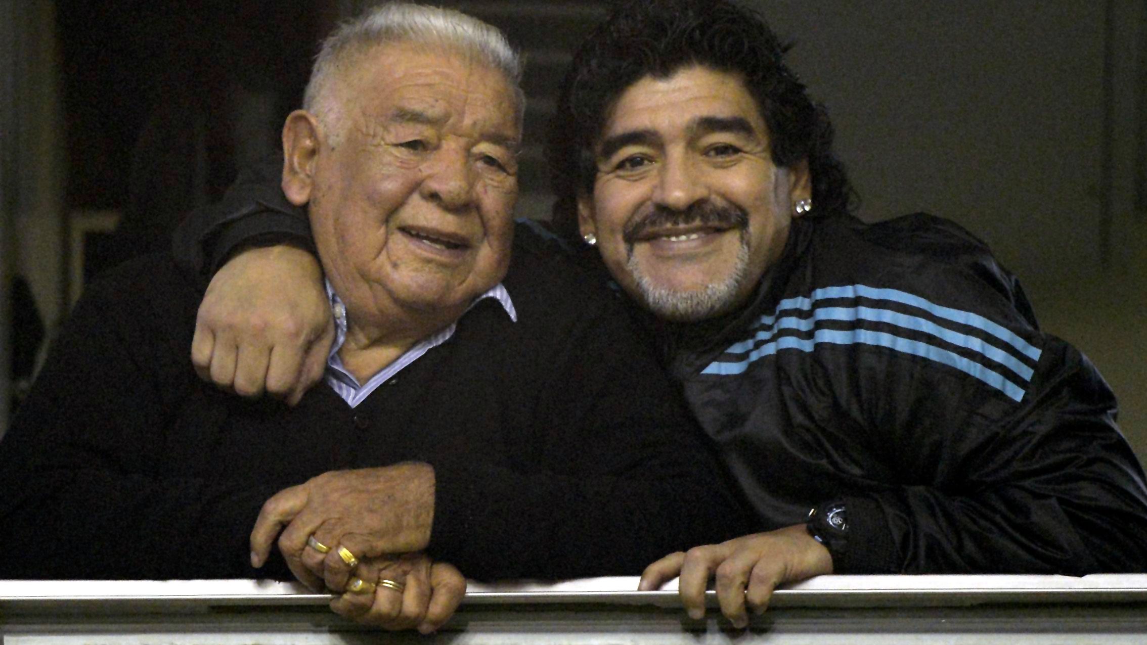 Grande escândalo: análise do pai de Maradona aparece nas provas do caso da morte misteriosa