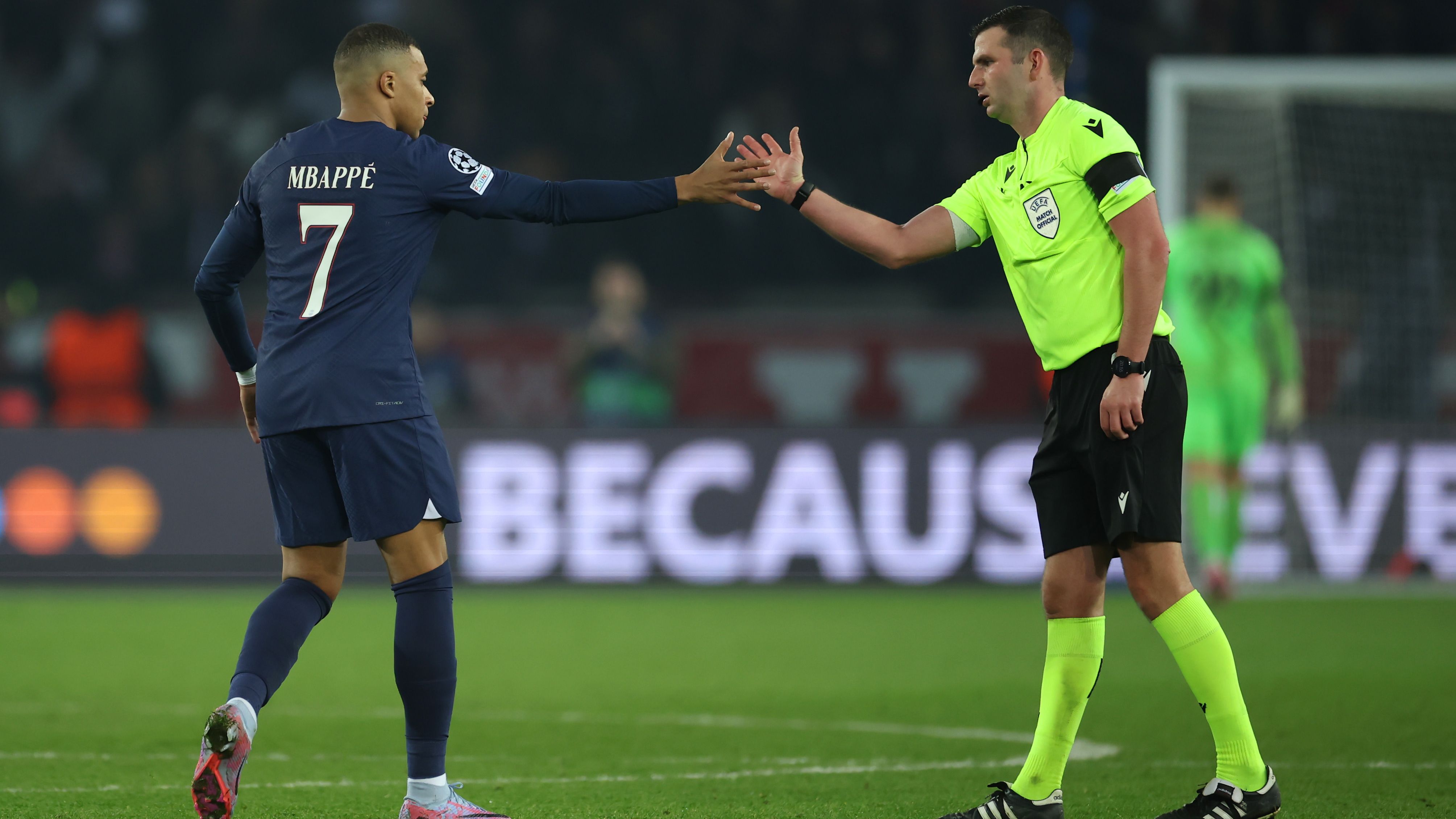 Paris Saint-Germain v FC Bayern München: Round of 16 Leg One - UEFA Champions League