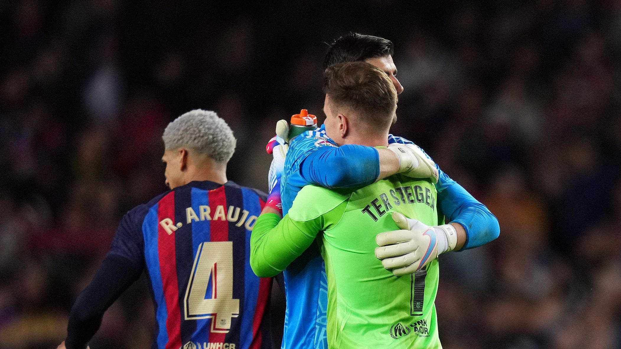 “Semoga Lekas Pulih!” – Bintang Real Madrid Thibaut Courtois Beri Dukungan Buat Kapten Barcelona Marc-Andre Ter Stegen Usai Alami Cedera Serius