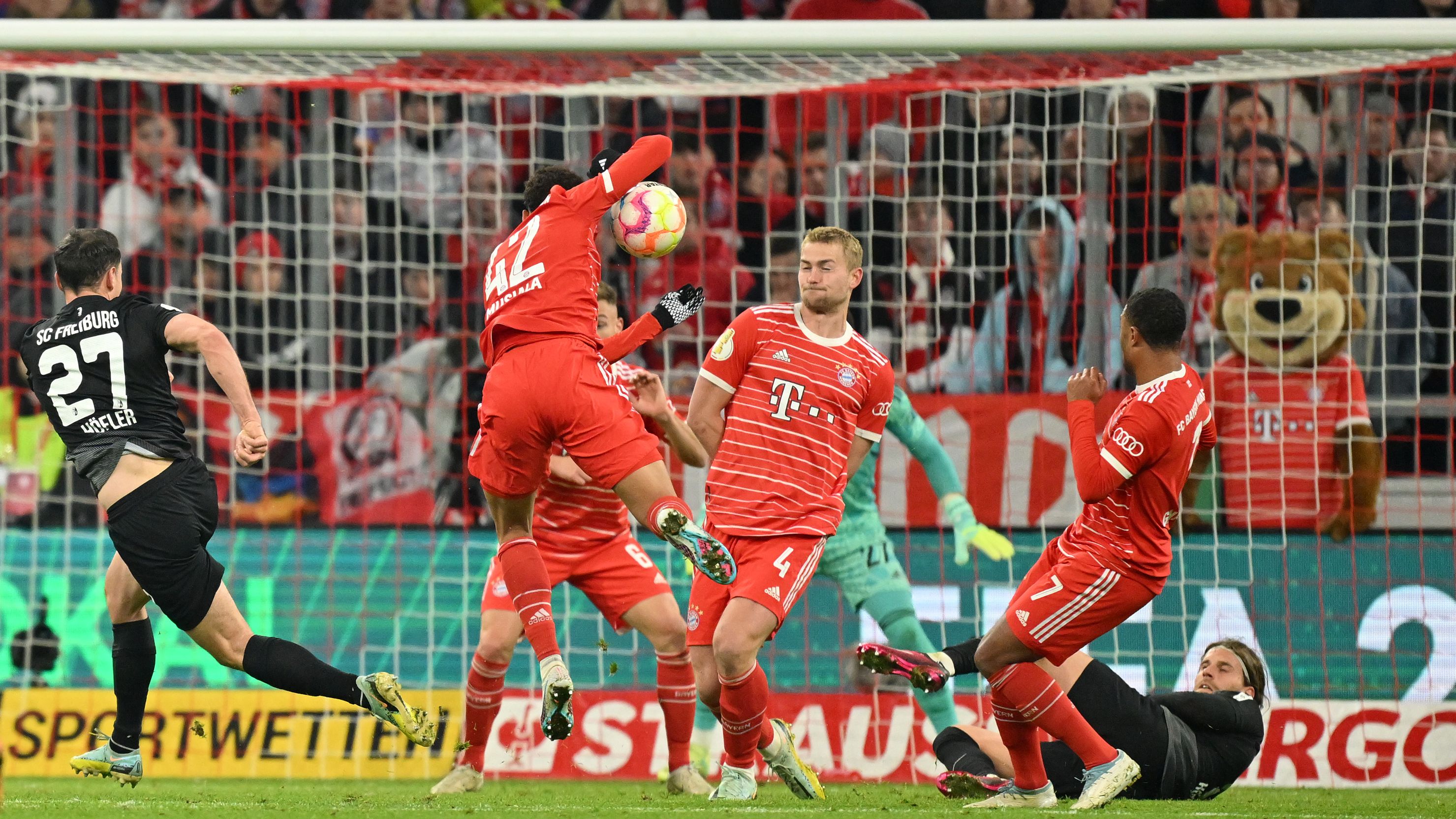 FC Bayern München v SC Freiburg - DFB Cup: Quarterfinal