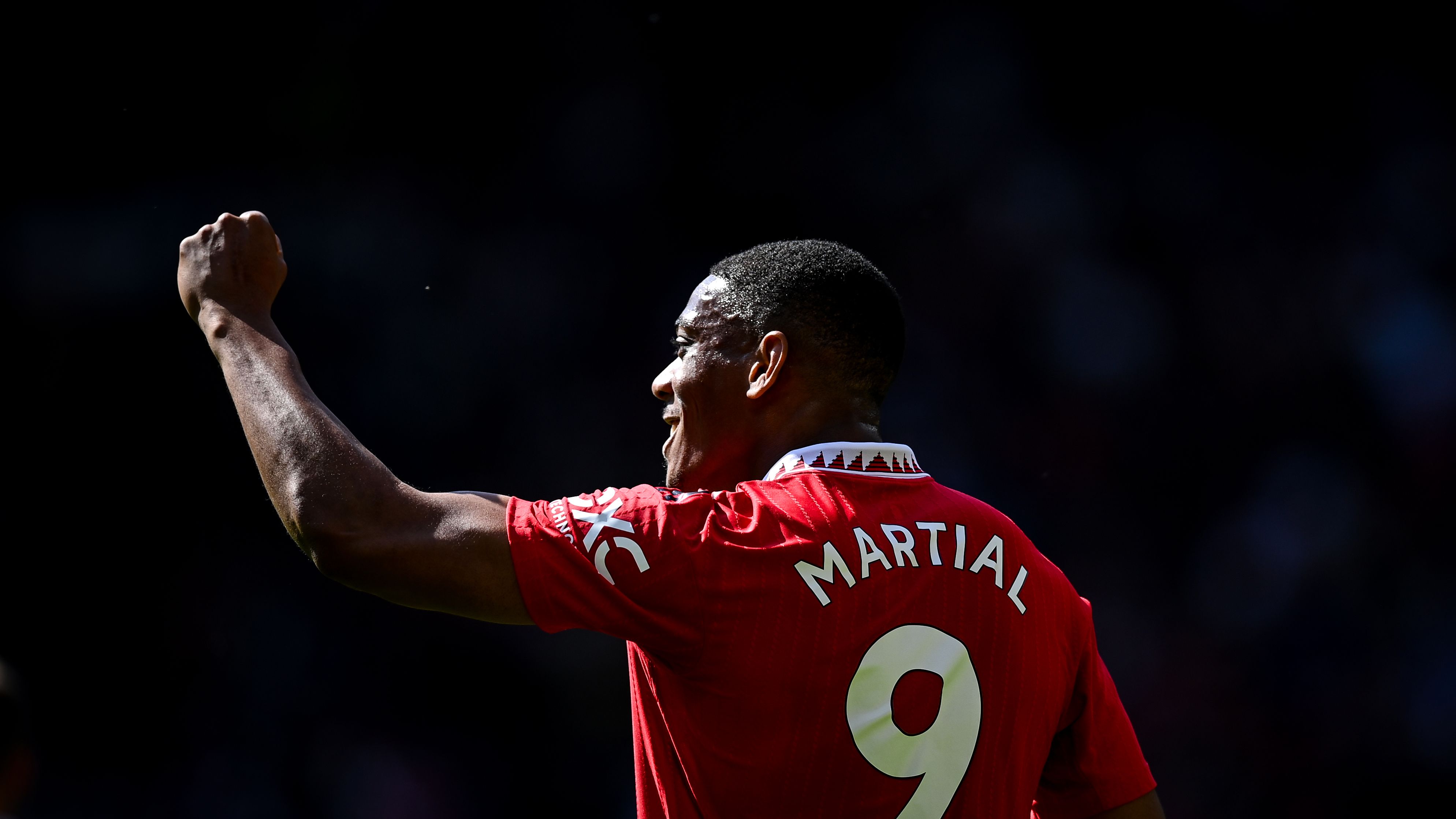 Manchester United v Wolverhampton Wanderers - Premier League