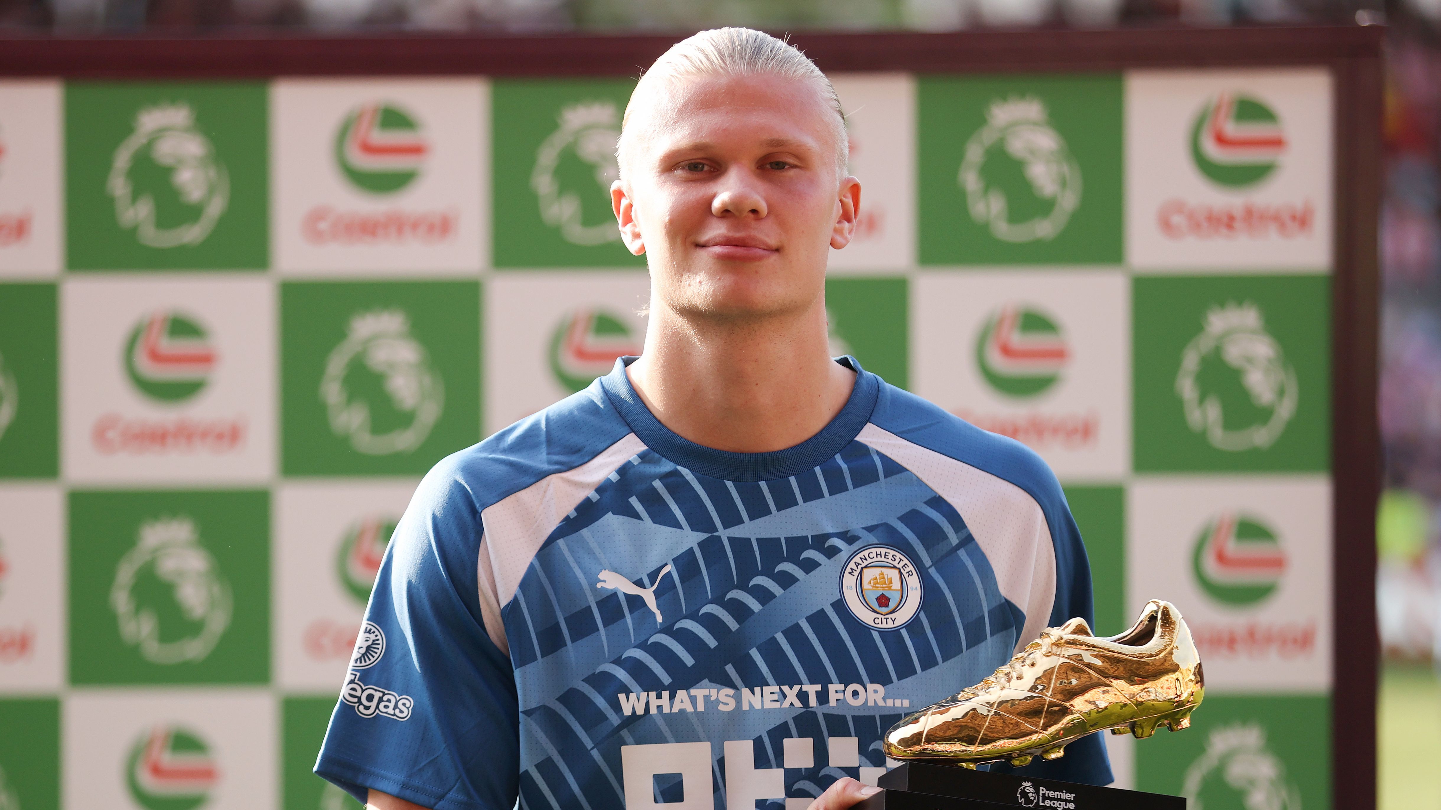 Brentford FC v Manchester City - Premier League