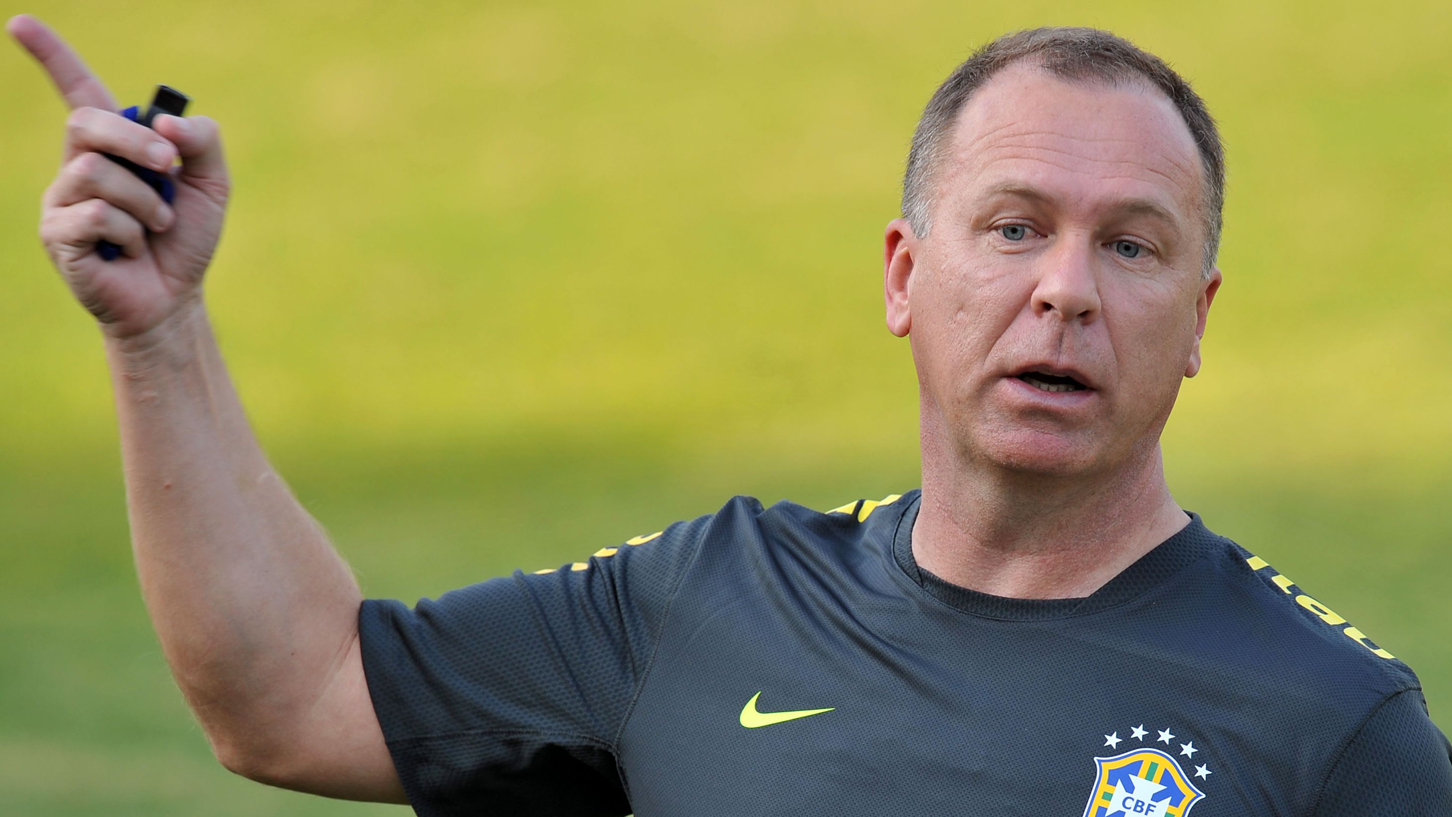 FBL-BRAZIL-TRAINING-MENEZES