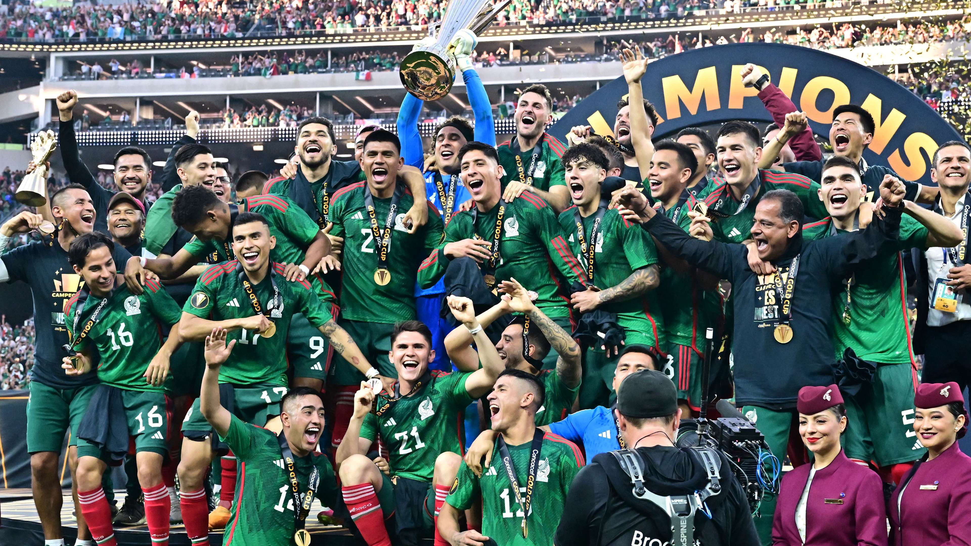 TOPSHOT-FBL-CONCACAF-GOLD-MATCH40-MEX-PAN