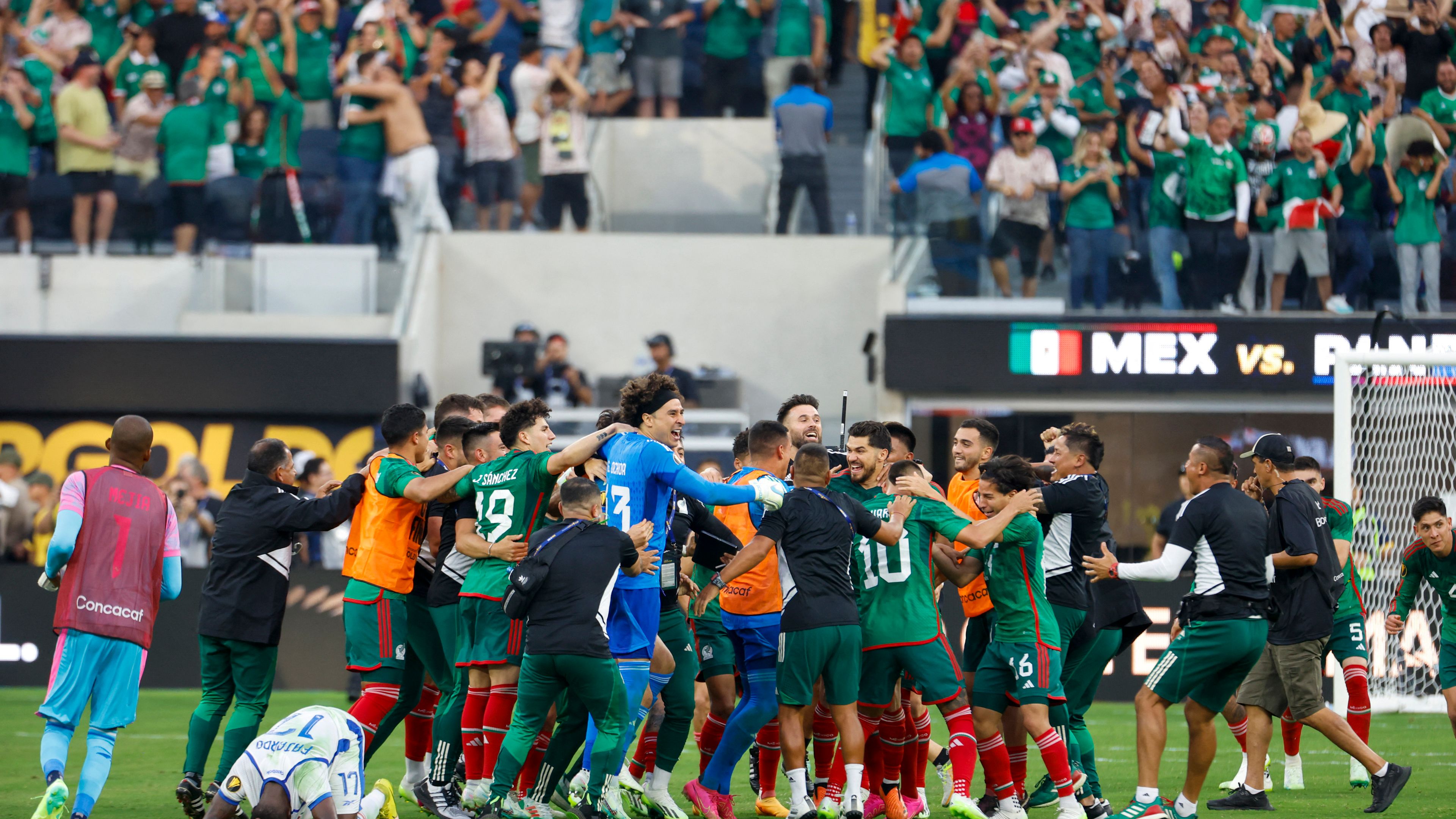 FBL-CONCACAF-GOLD-MATCH40-MEX-PAN