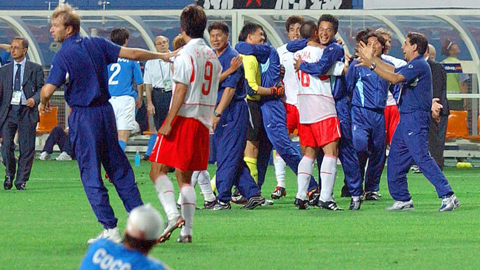 WC2002-KOR-ITA-COCO-DEJECTION