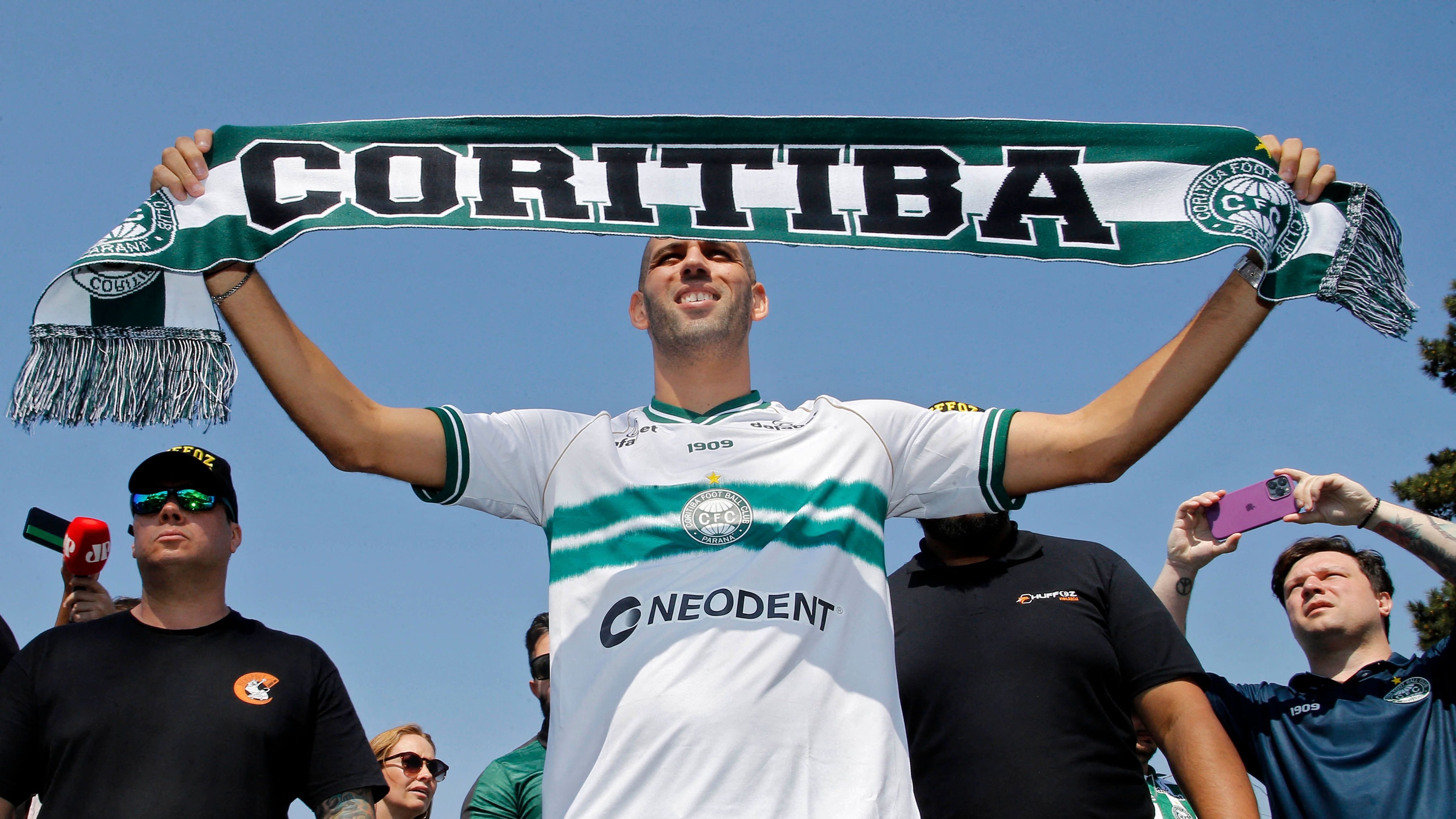 FBL-BRA-ALG-CORITIBA-SLIMANI