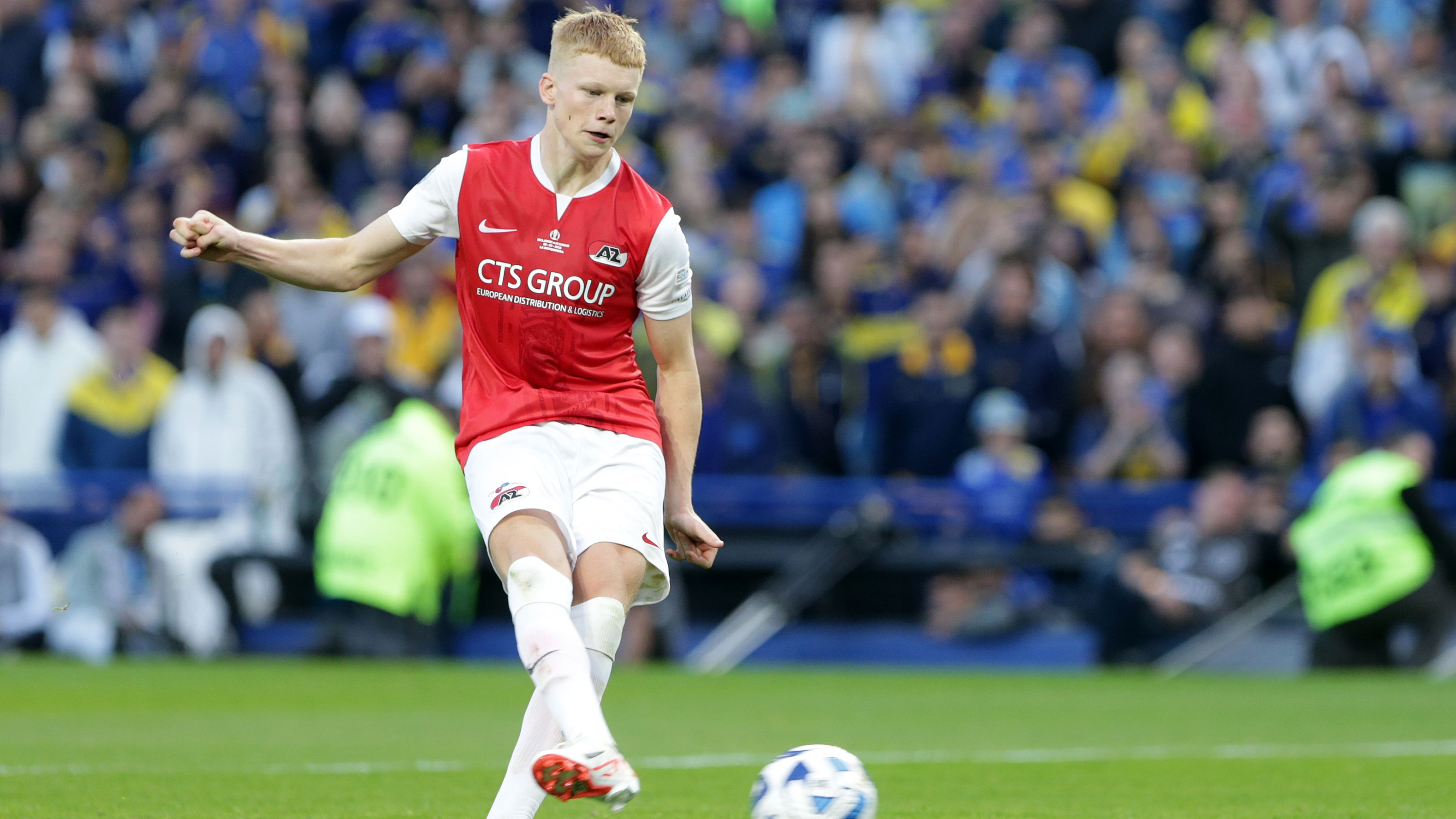 Real Madrid eye move for AZ teenager after impressive role in Netherlands' U19 Euro glory | Goal.com UK