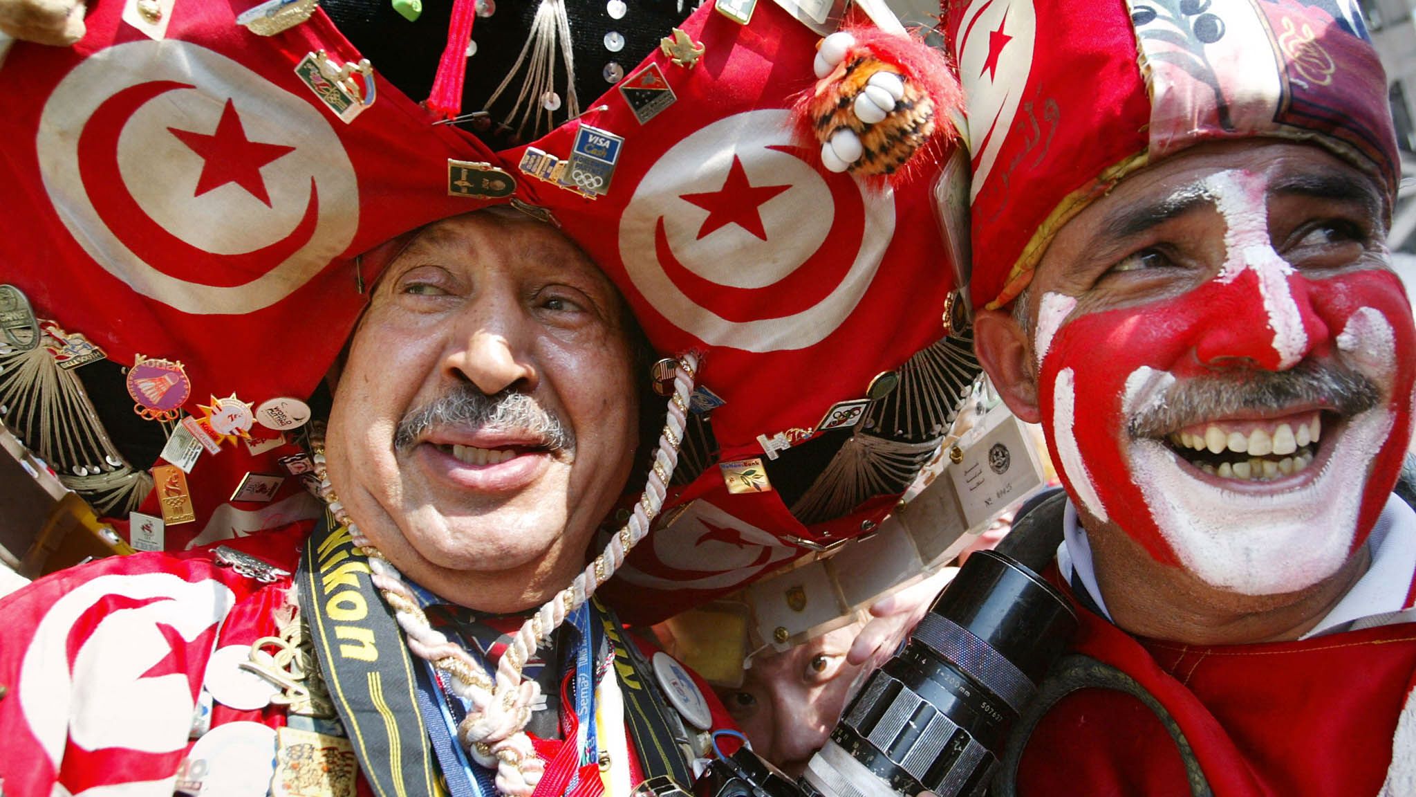 TOPSHOT-WC2002-RUS-TUN-TUNISIAN SUPPORTERS