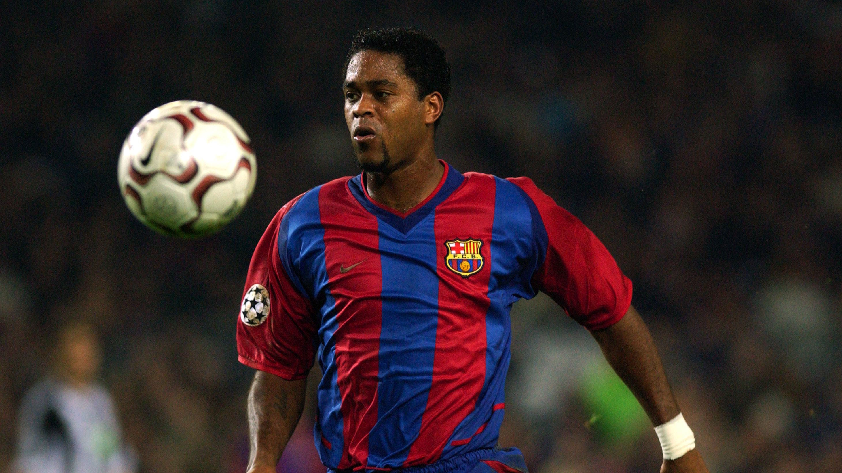 Patrick Kluivert of Barcelona chasing the ball