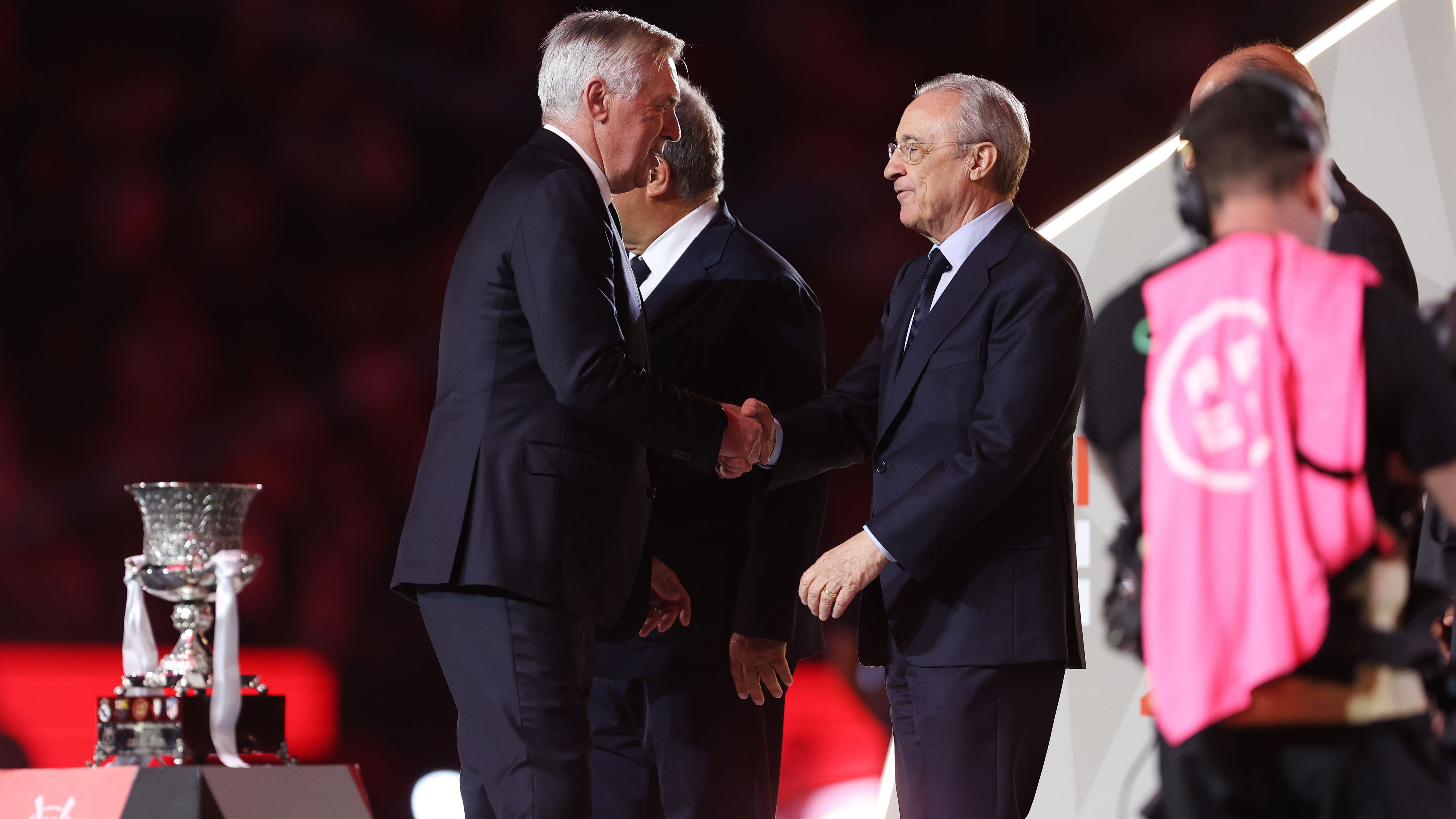 Real Madrid CF v FC Barcelona - Super Copa de España Final