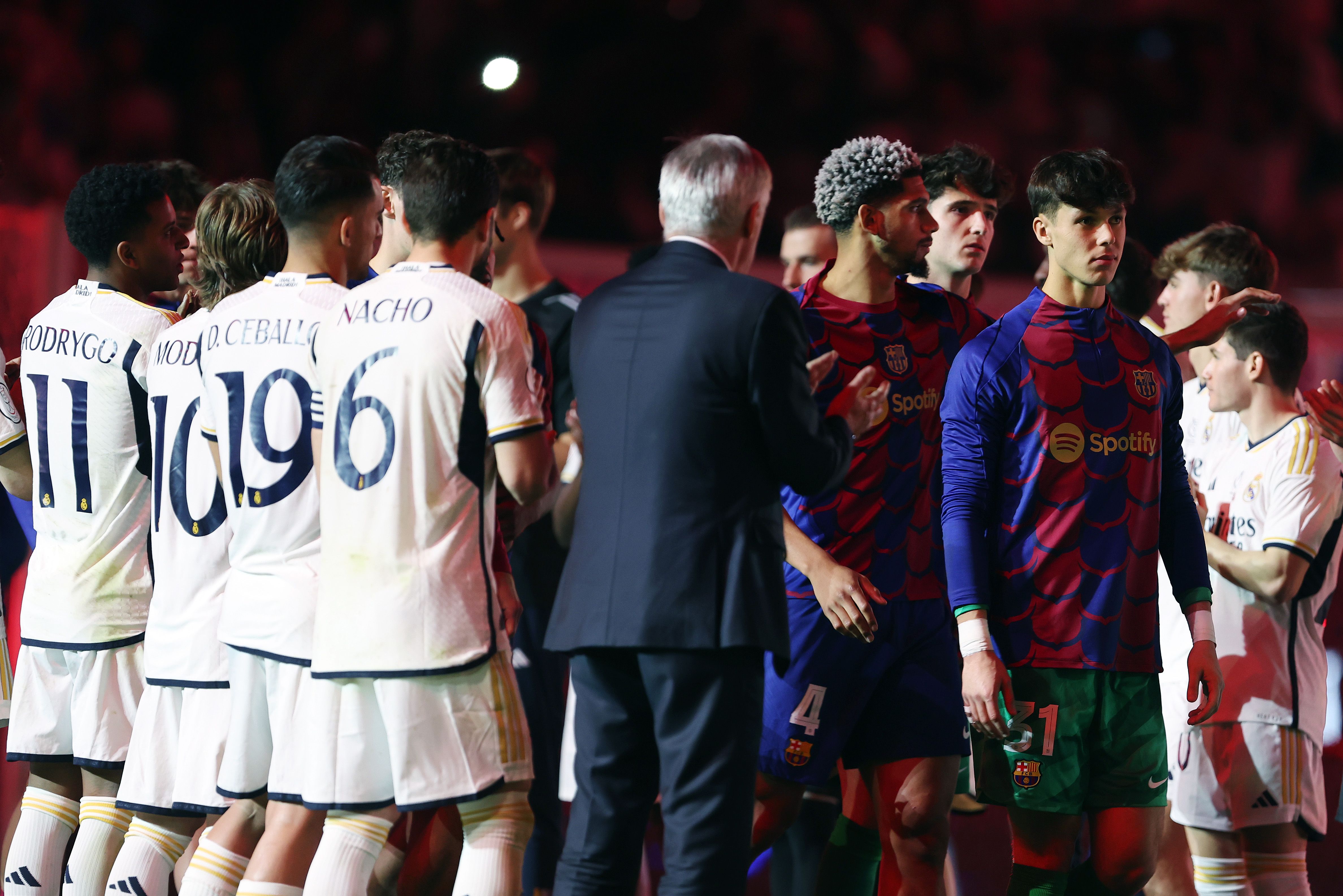 Real Madrid CF v FC Barcelona - Super Copa de España Final