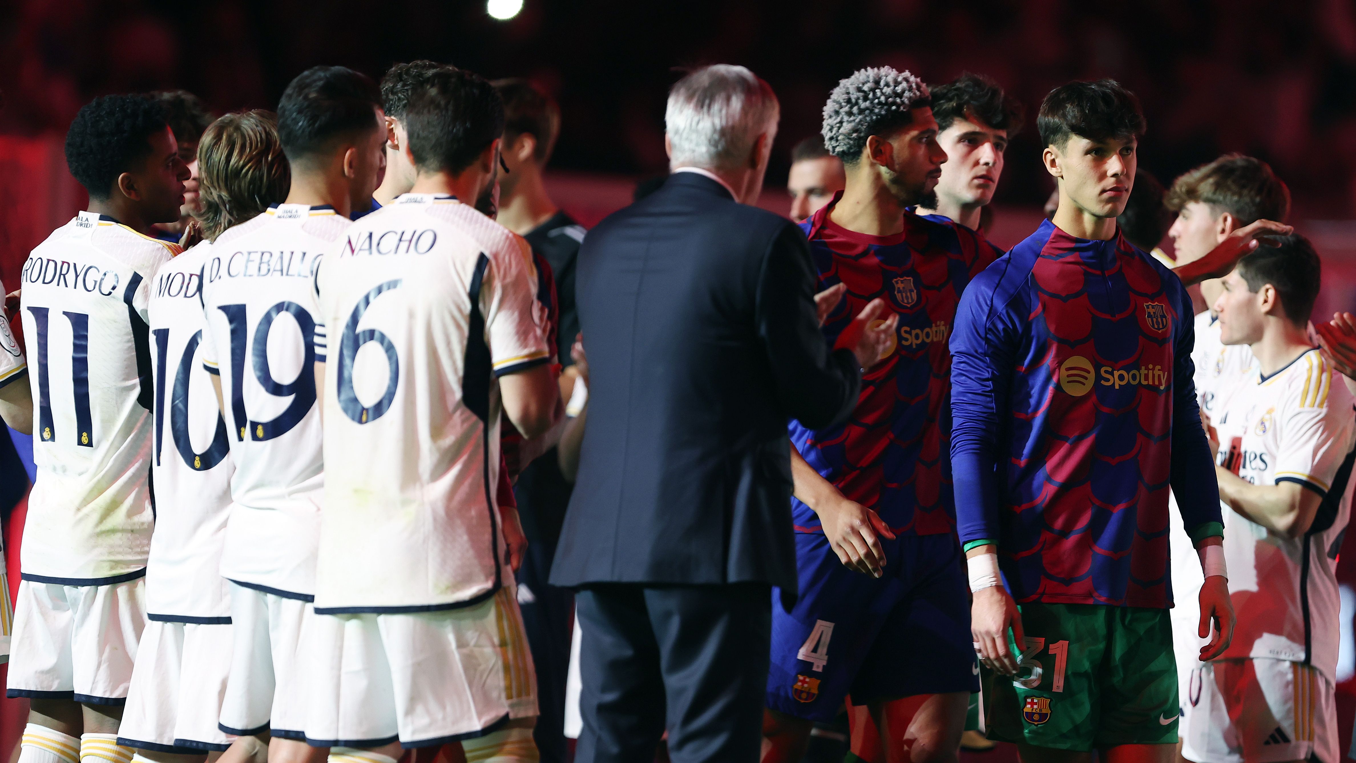 Real Madrid CF v FC Barcelona - Super Copa de España Final