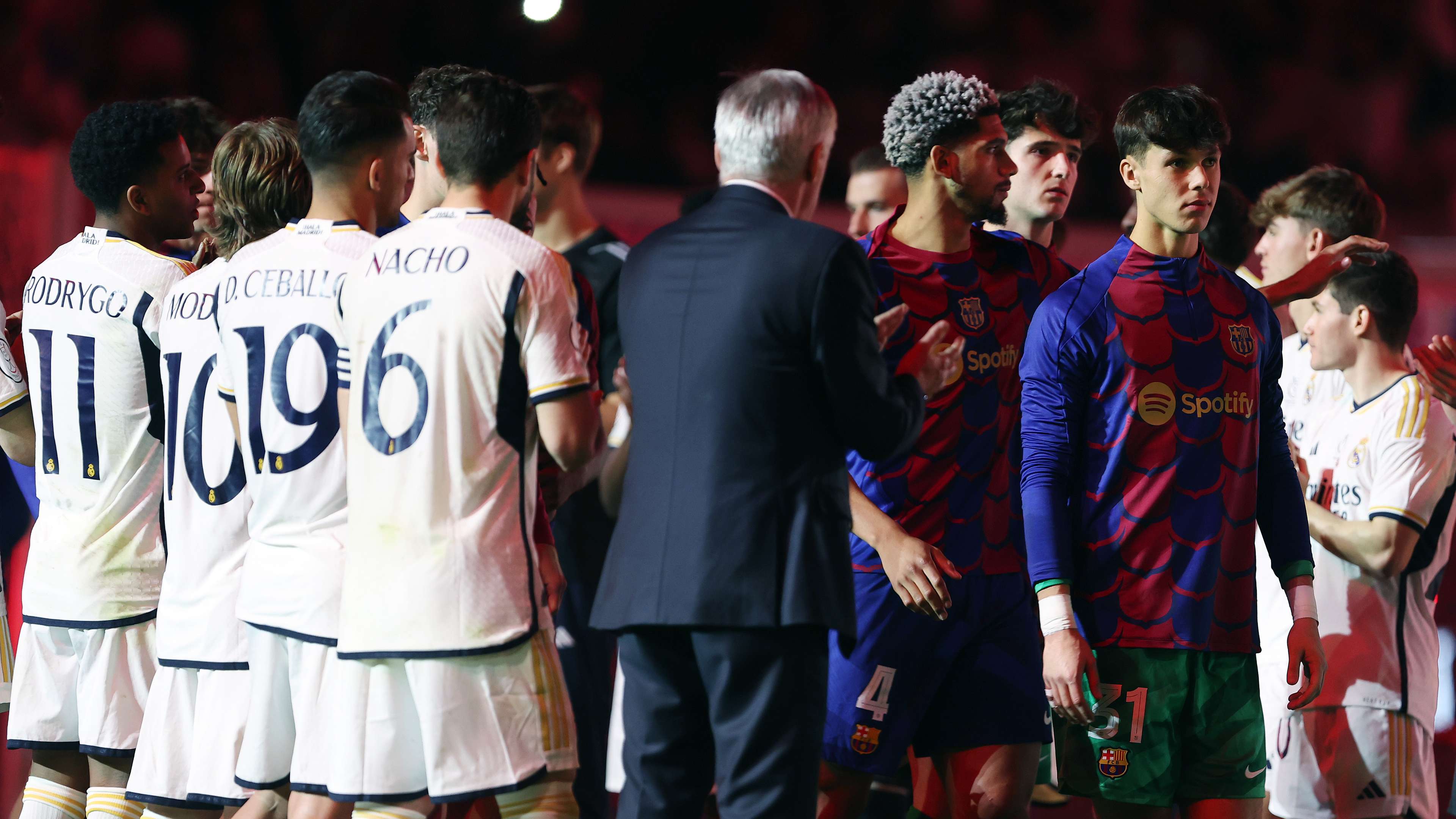 Real Madrid CF v FC Barcelona - Super Copa de España Final