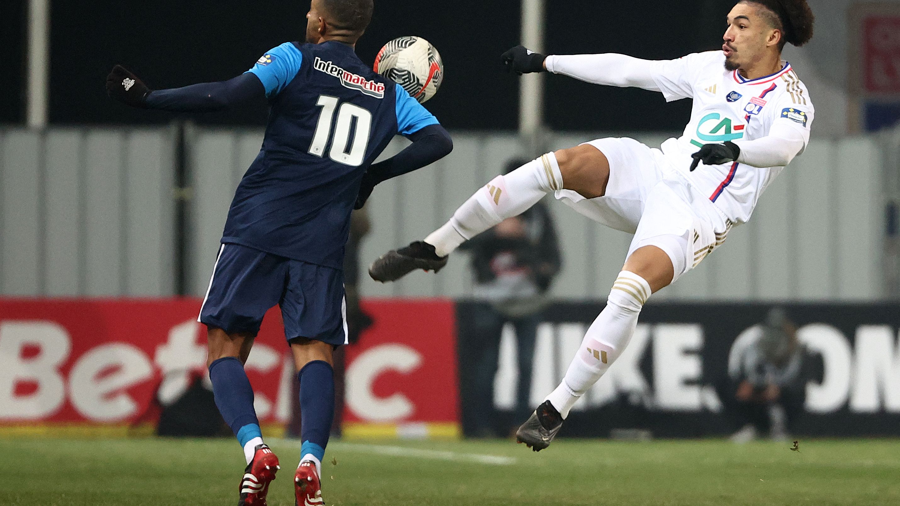 FBL-FRA-CUP-BERGERAC-LYON