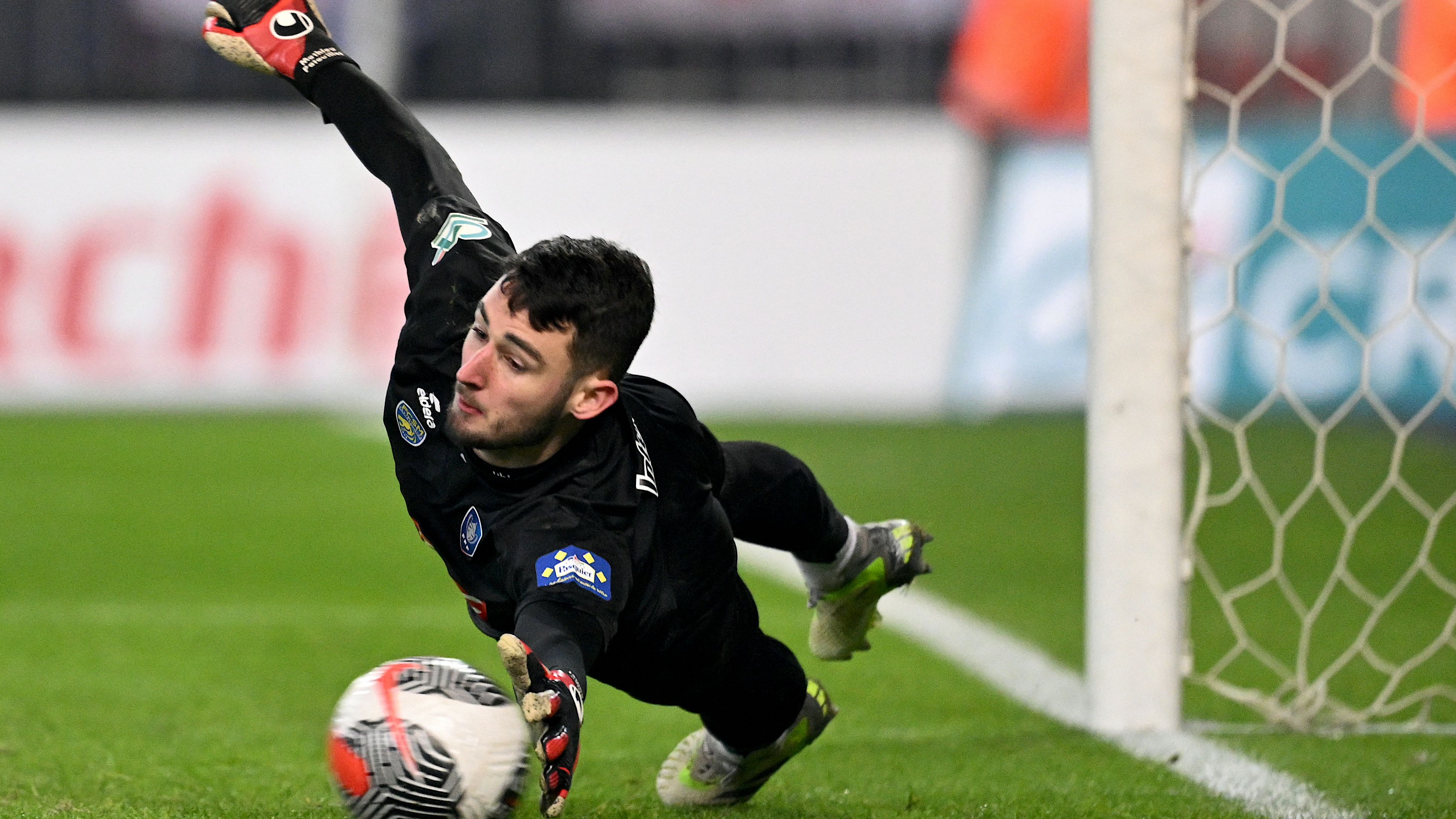 Lyon lose young goalkeeper to Al-Hilal in €350k deal after he rejected French side's contract offer | Goal.com UK