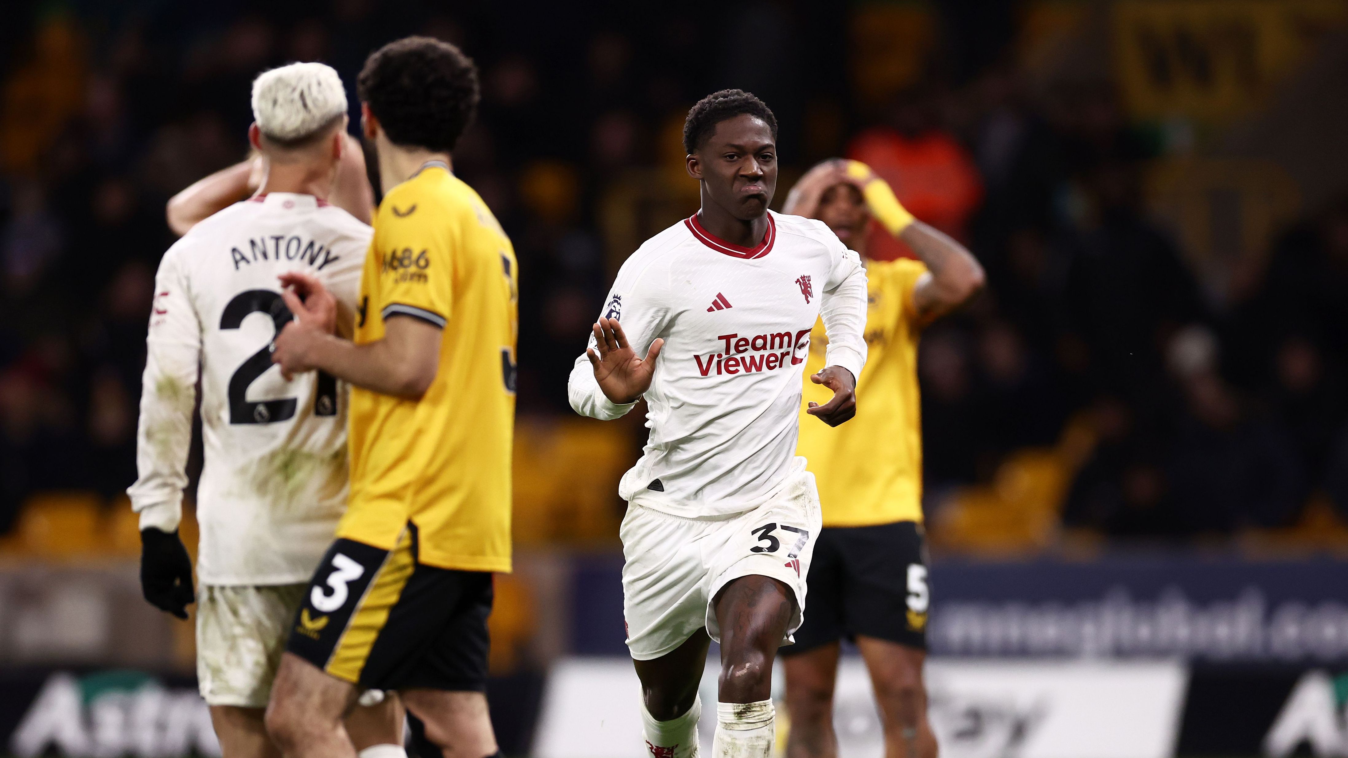 Wolverhampton Wanderers v Manchester United - Premier League