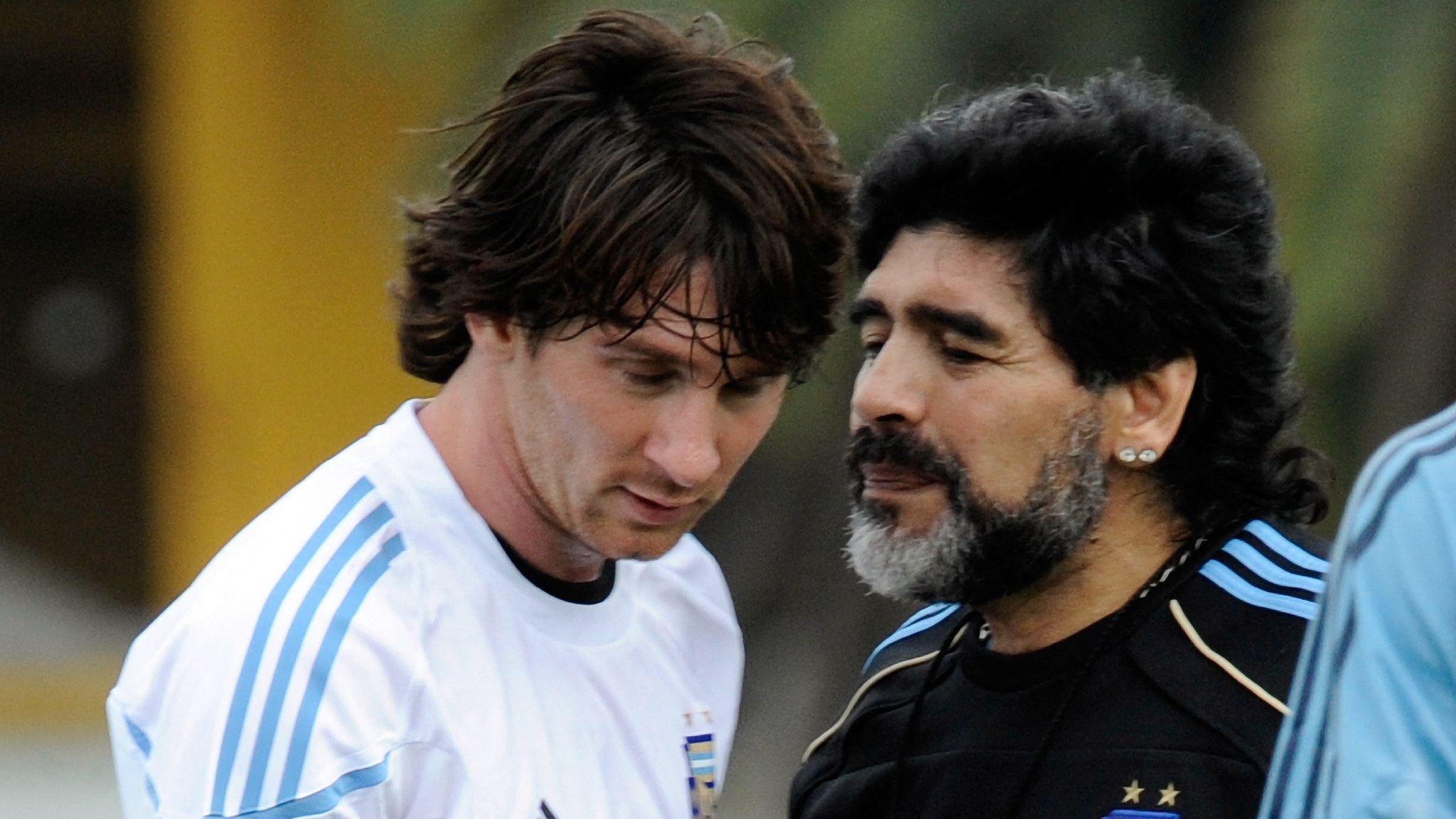 FBL-WC2010-ARG-TRAINING-MARADONA-MESSI