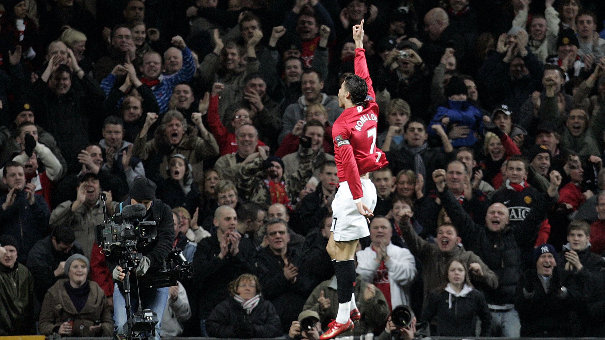 TOPSHOT-FBL-ENG-PR-MAN UTD-BOLTON