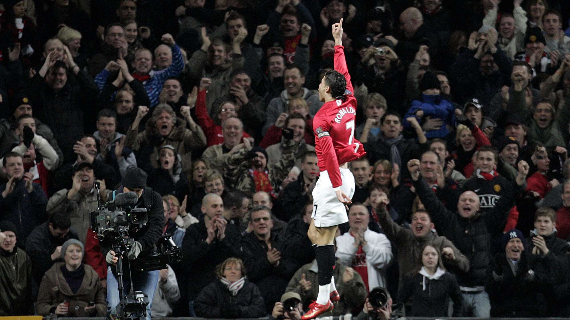 TOPSHOT-FBL-ENG-PR-MAN UTD-BOLTON