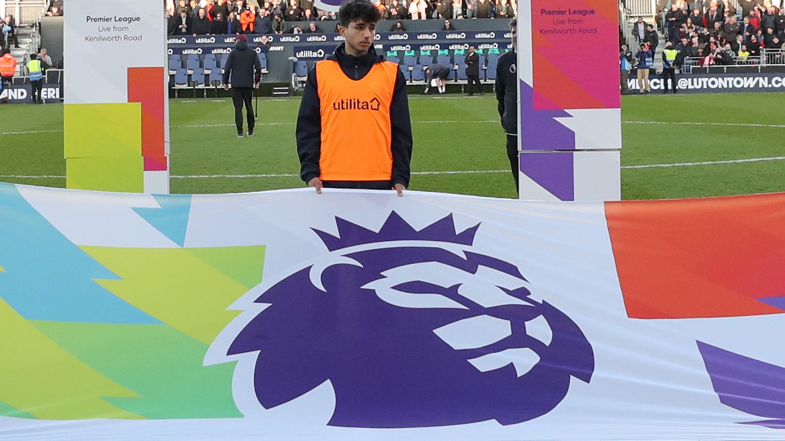 Luton Town v Manchester United - Premier League