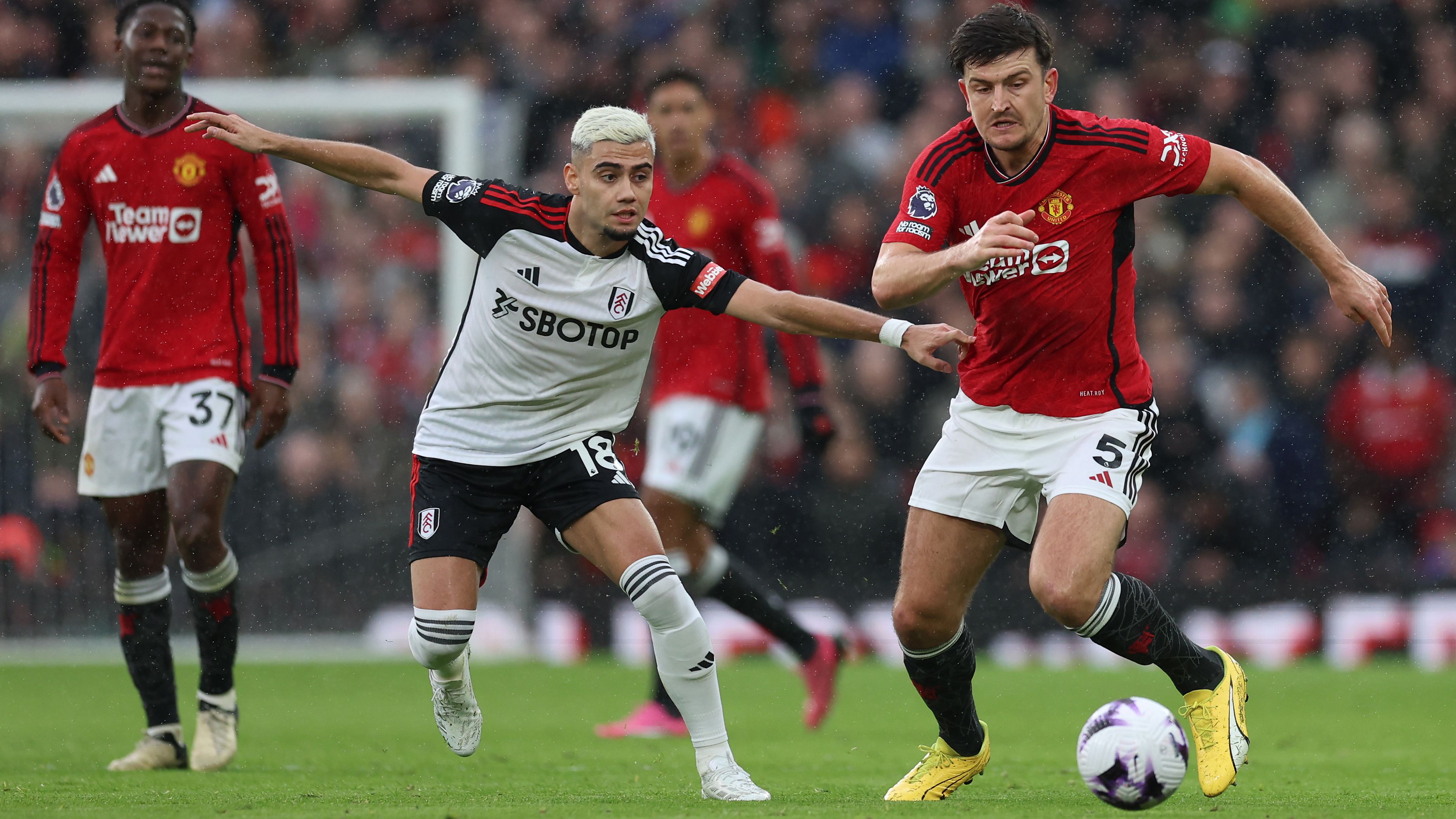 Manchester United v Fulham FC - Premier League