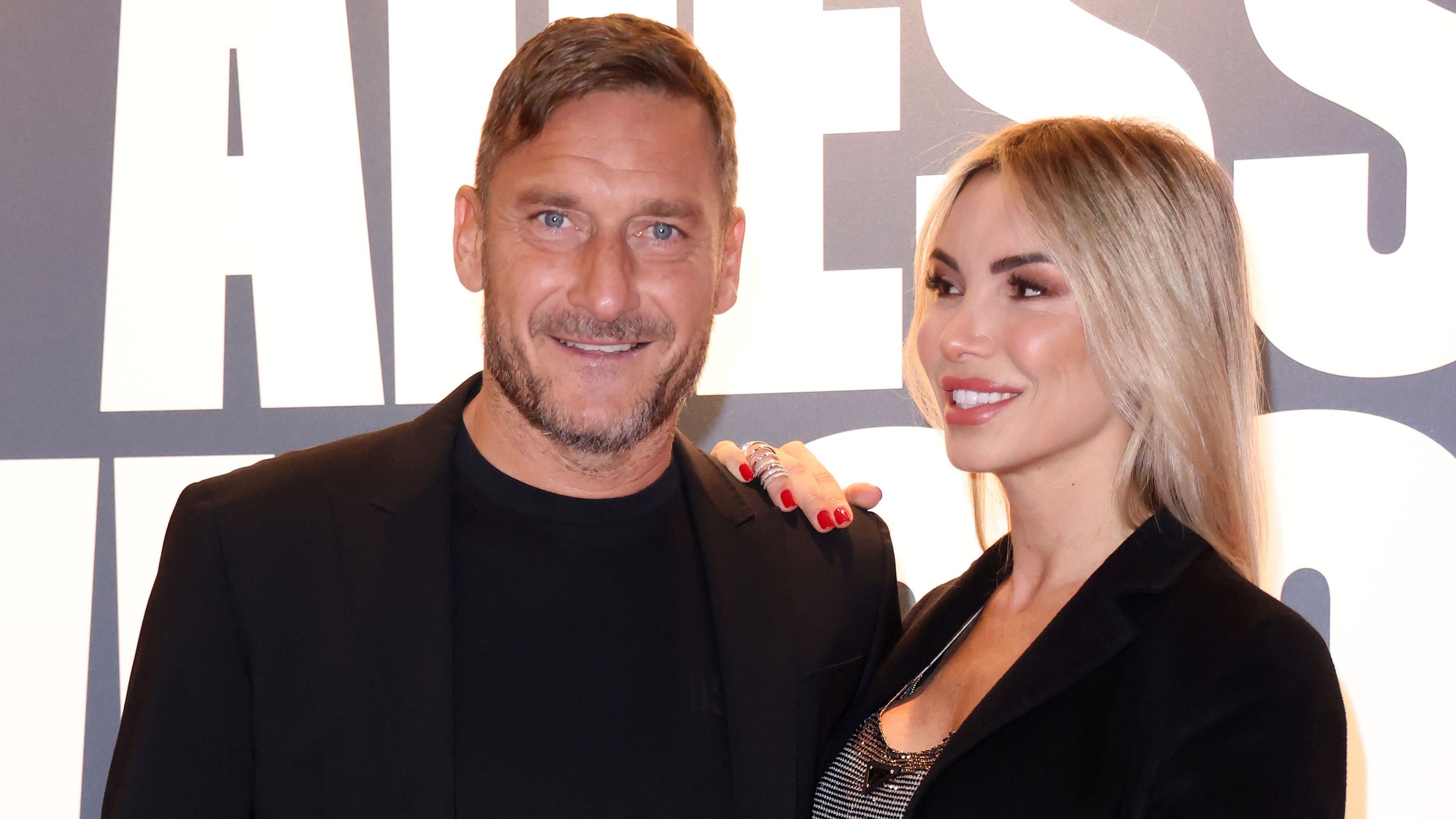 Totti: "Beijo com Noemi foi pênalti de Copa, e morte do pai, pura angústia!"