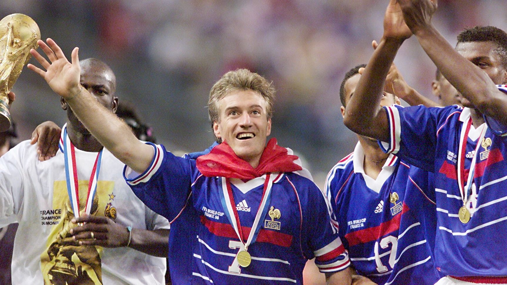 CUP-FR98-BRA-FRA-DESCHAMPS CELEBRATES