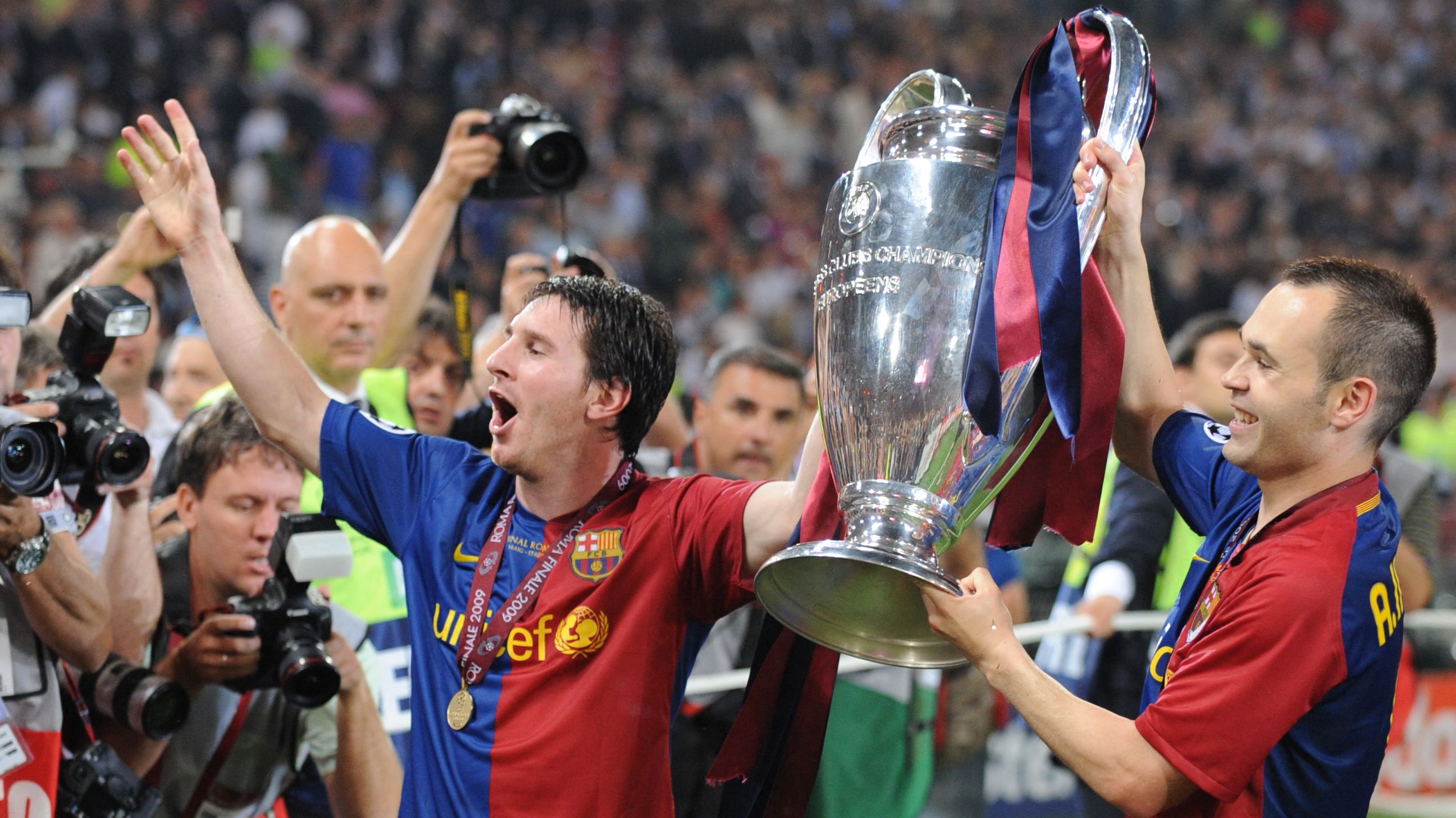 TOPSHOT-FBL-EUR-C1-FINAL-ESP-ENG-BARCELONA-MANUTD-CUP