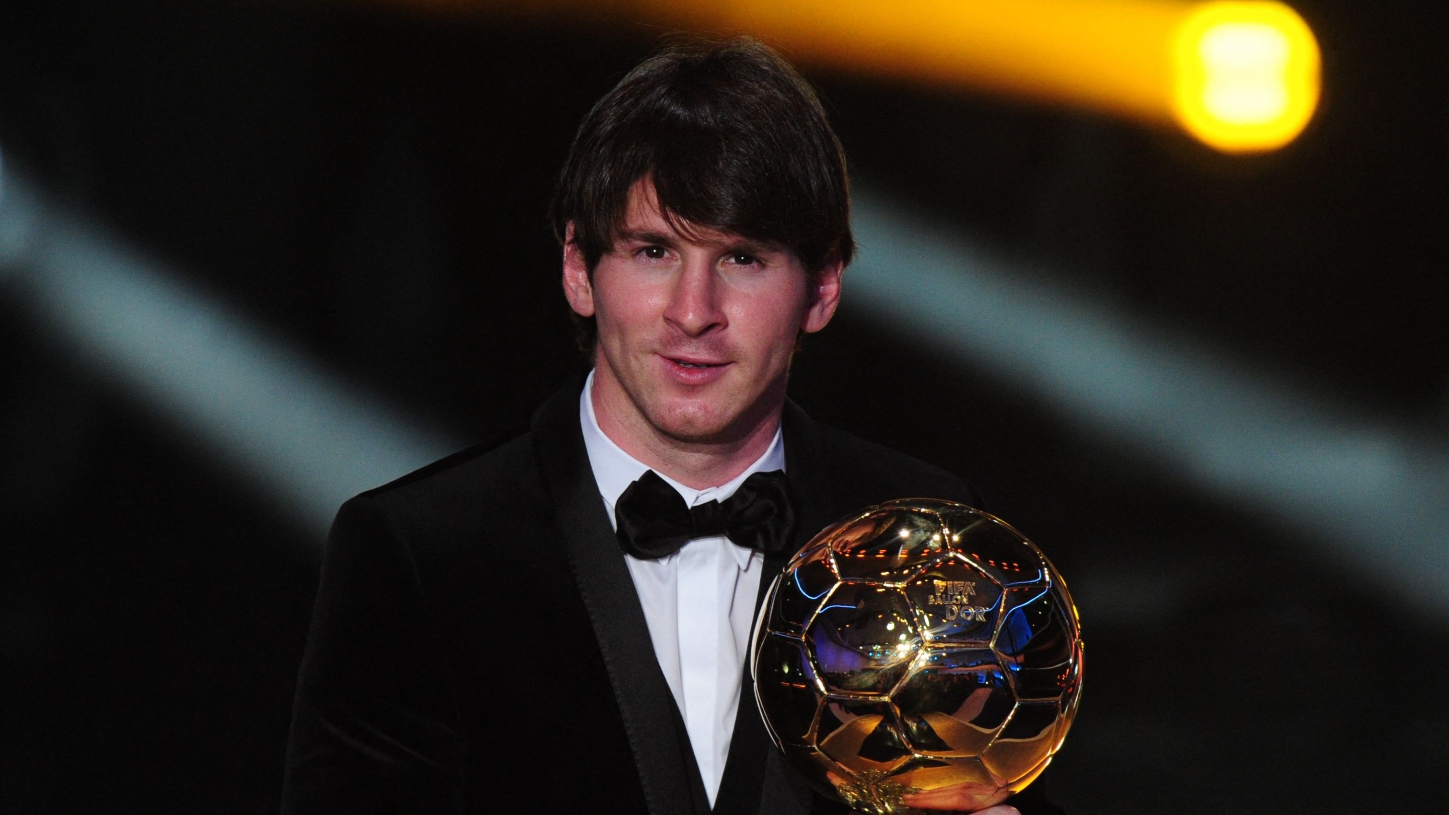 TOPSHOT-FBL-FIFA-BALLON-MEN-AWARD