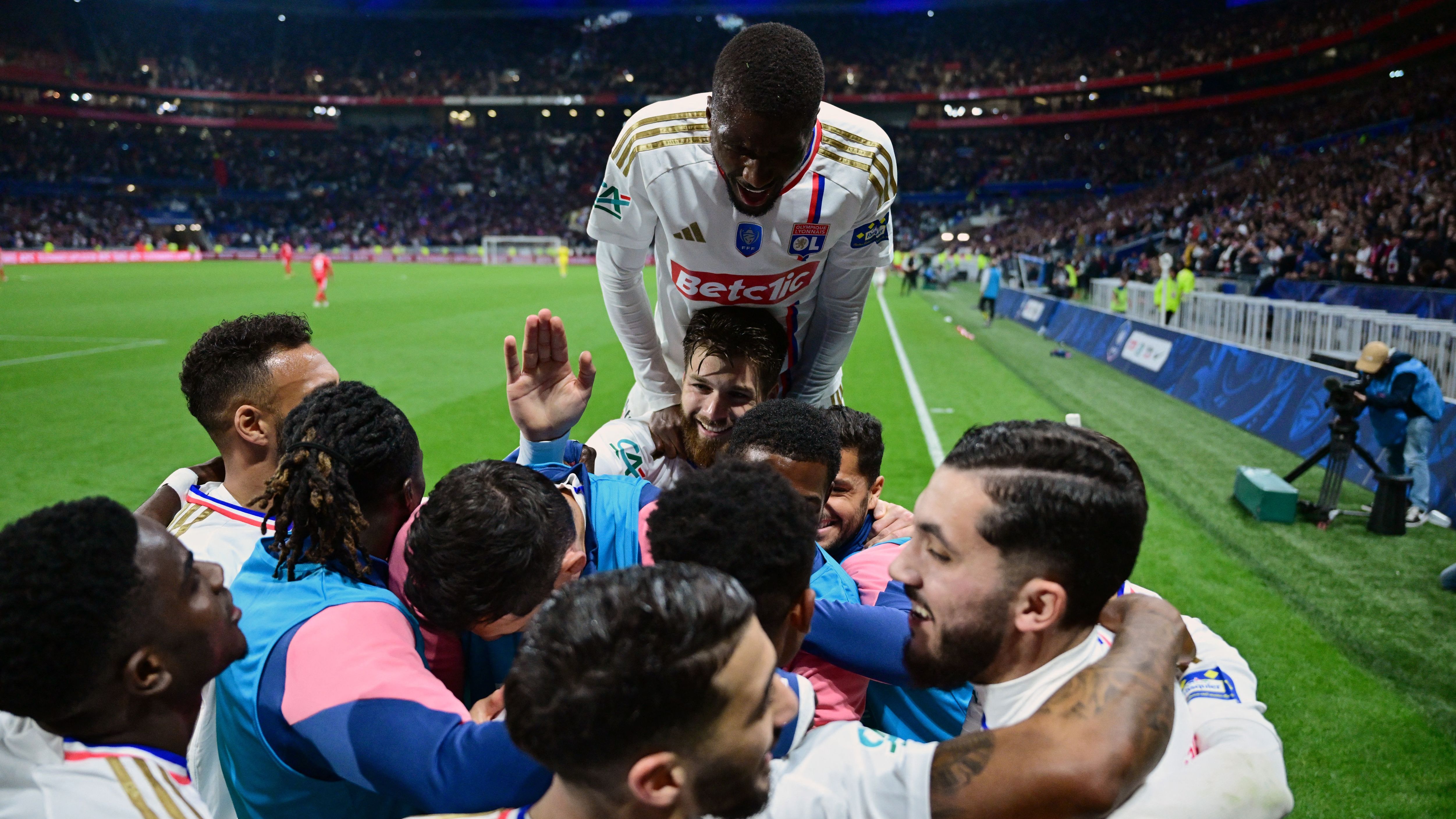 FBL-FRA-CUP-LYON-VALENCIENNES