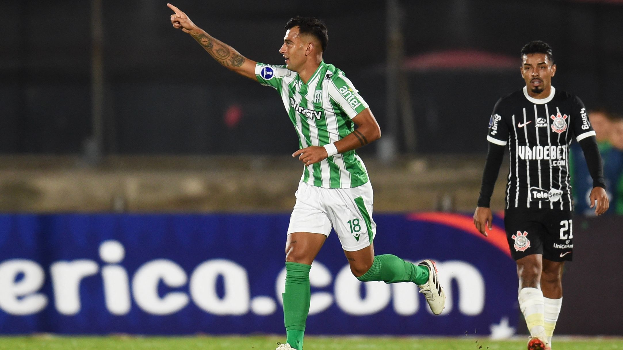 FBL-SUDAMERICANA-RACING-CORINTHIANS