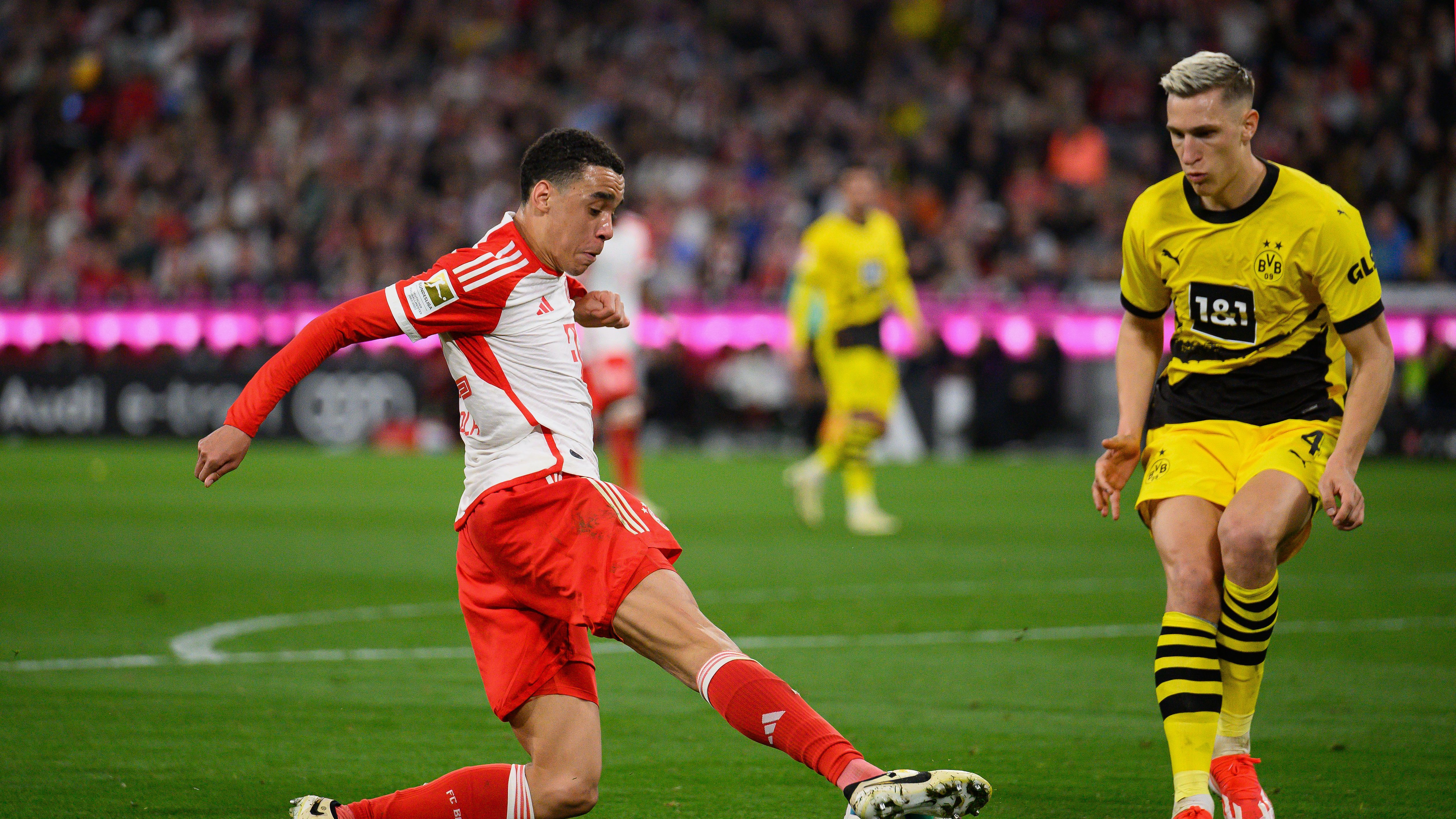 FC Bayern München v Borussia Dortmund - Bundesliga