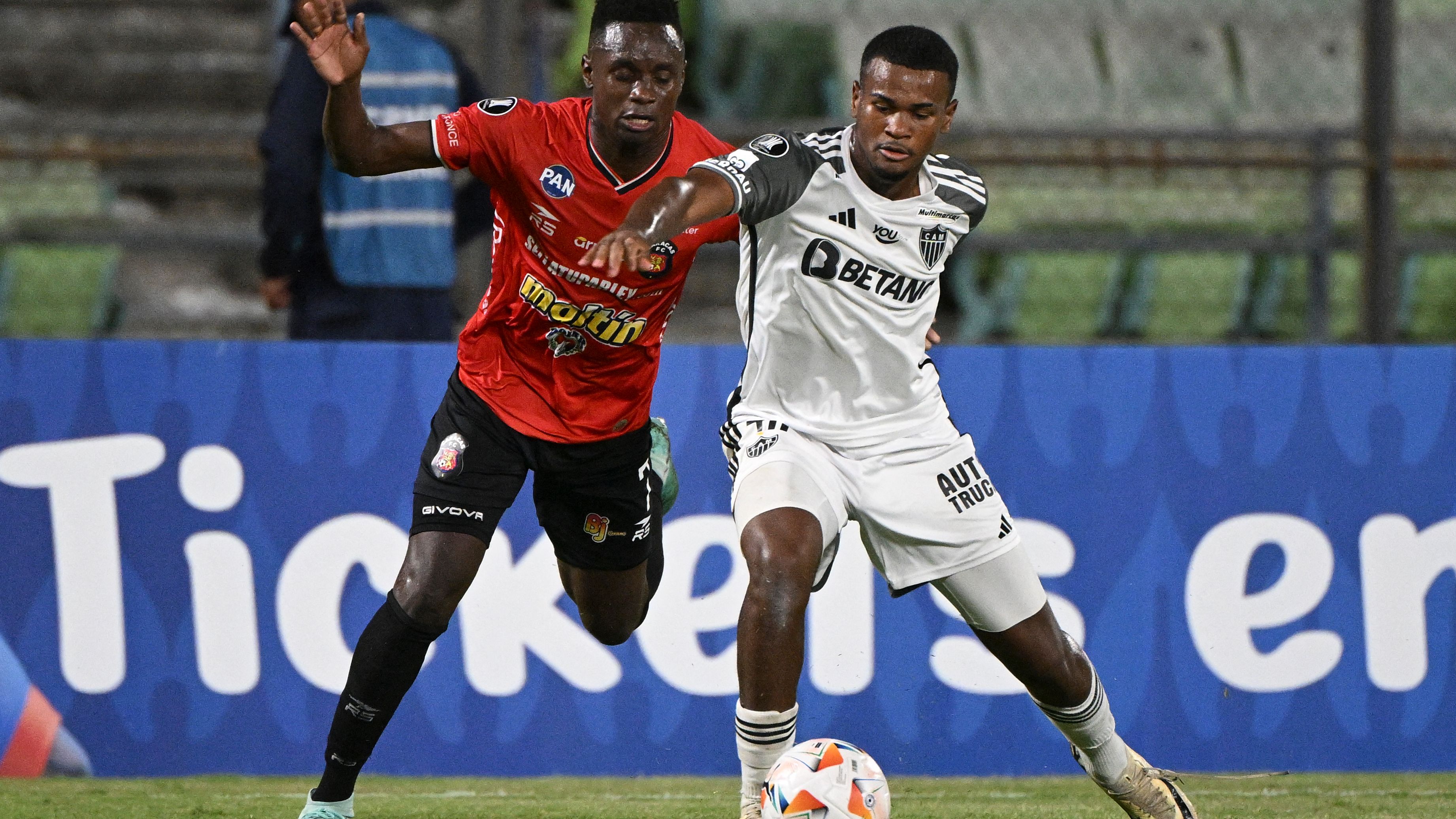 FBL-LIBERTADORES-CARACAS-MINEIRO