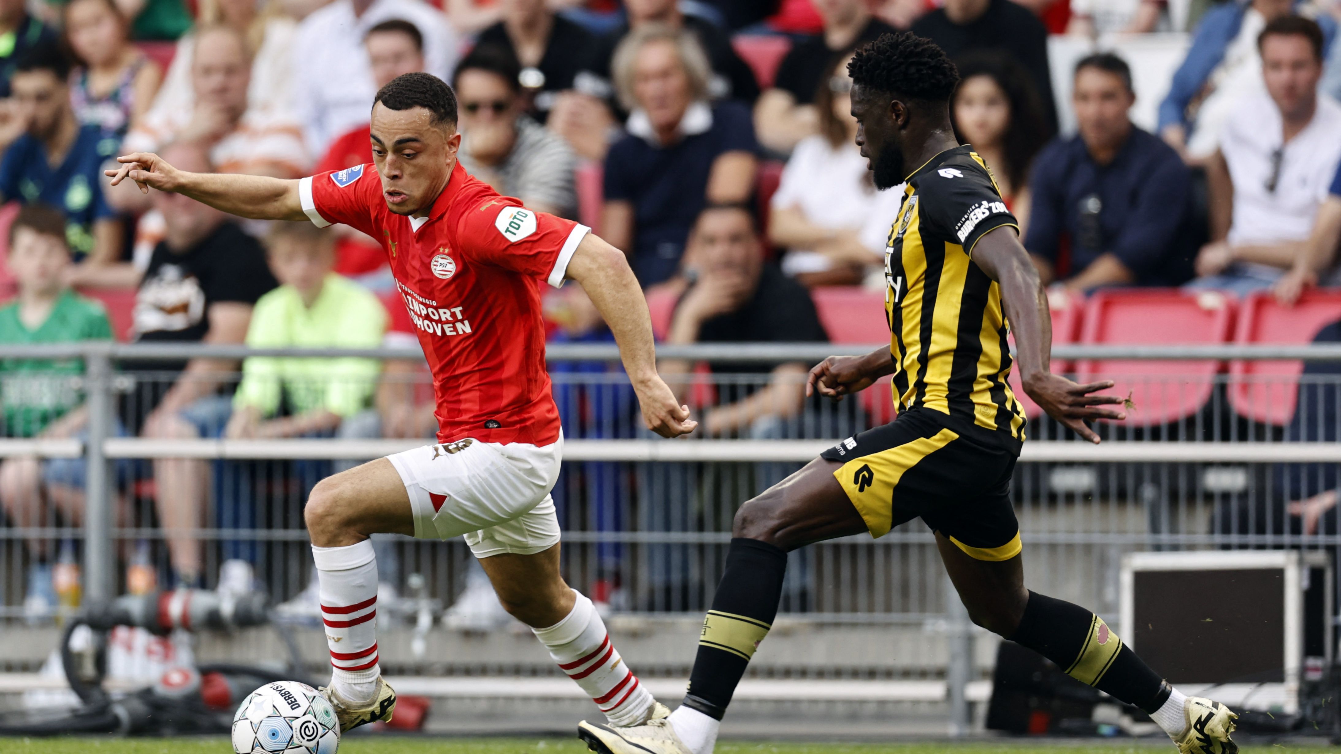 FBL-NED-EREDIVISIE-PSV-VITESSE