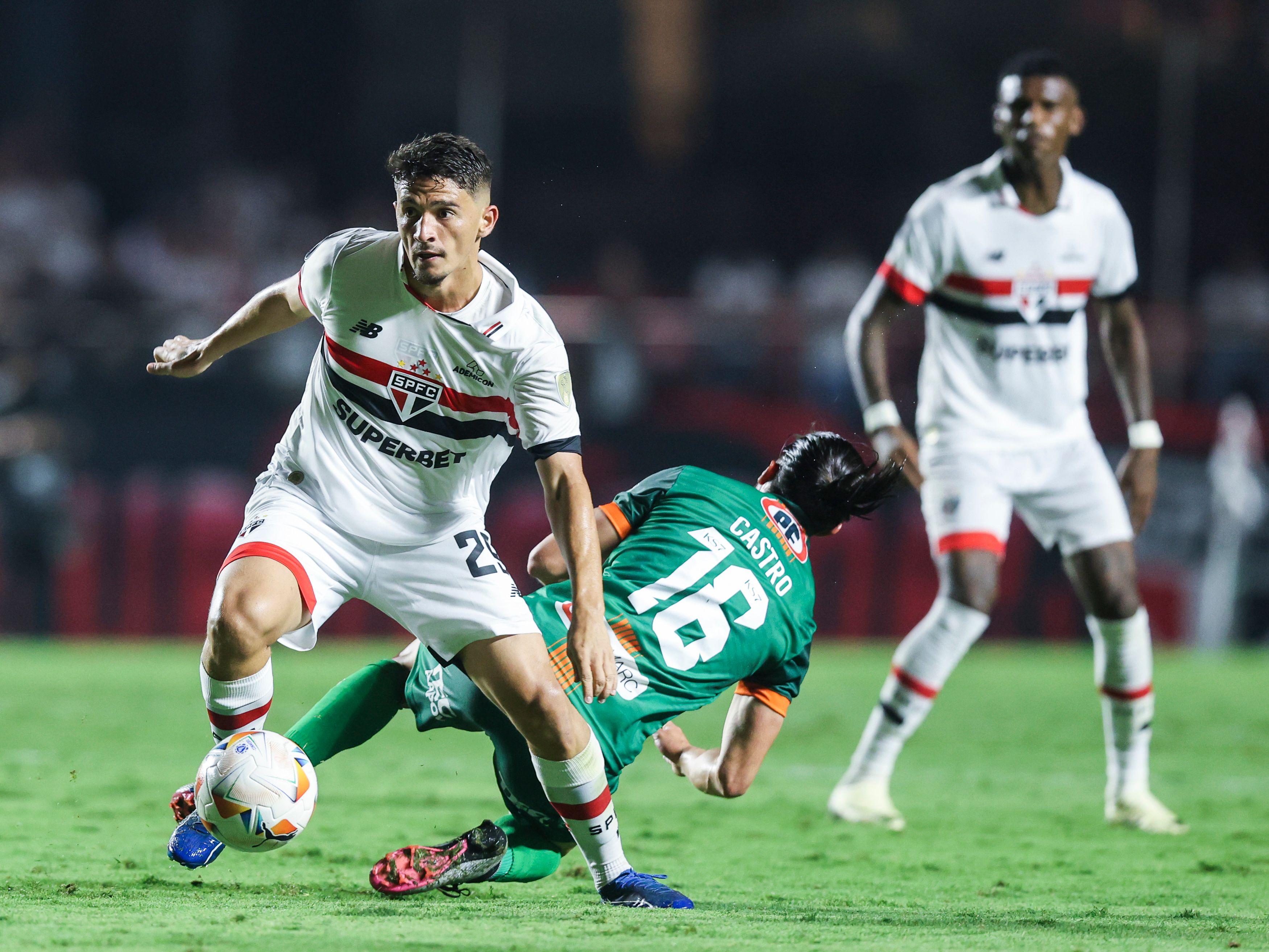 Sao Paulo v Cobresal - Copa CONMEBOL Libertadores 2024