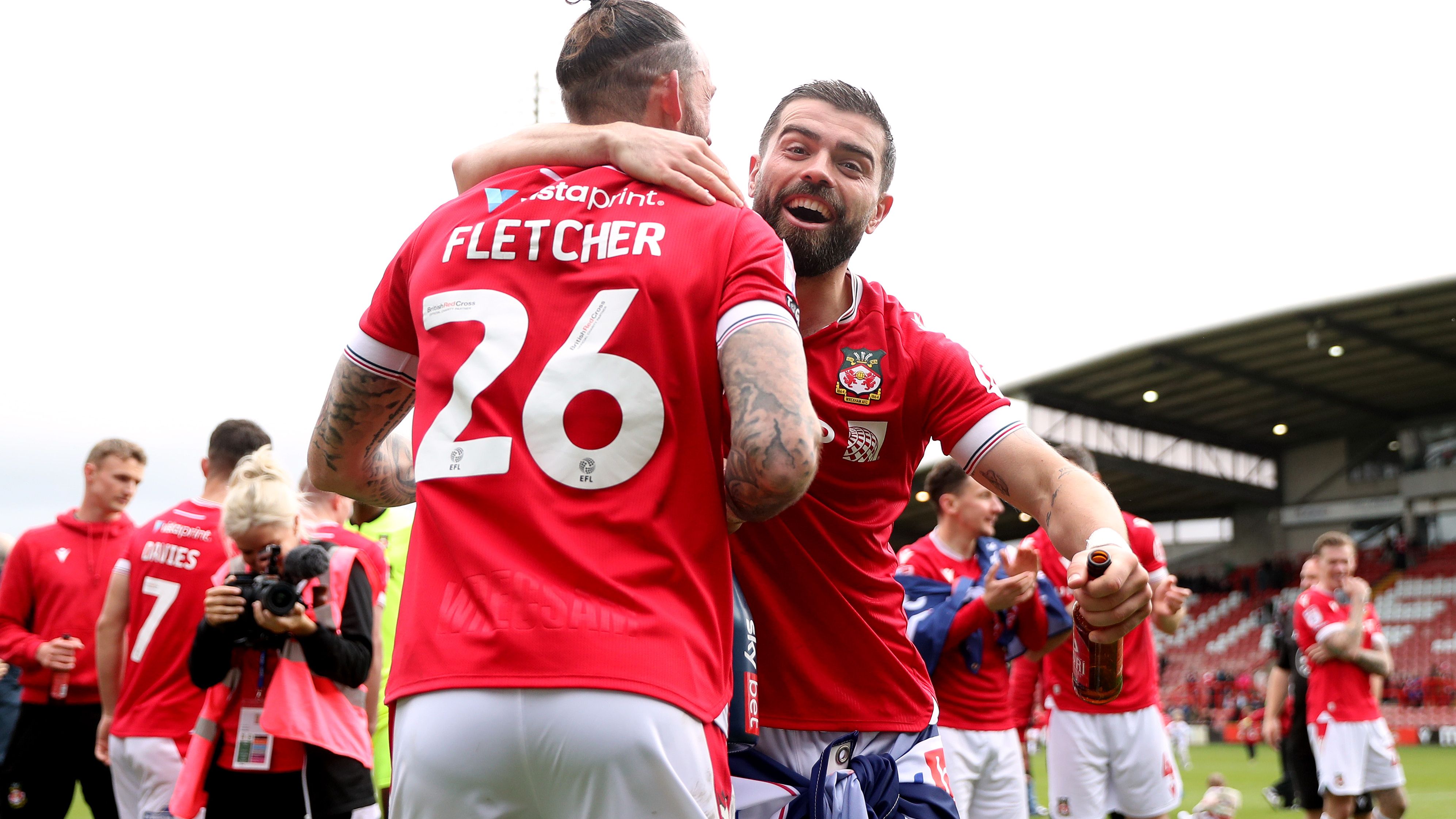 Wrexham on red alert as striker transfer target with Premier League  experience is given permission to leave Leeds - but Ryan Reynolds & Rob  McElhenney's side face stiff competition | Goal.com English