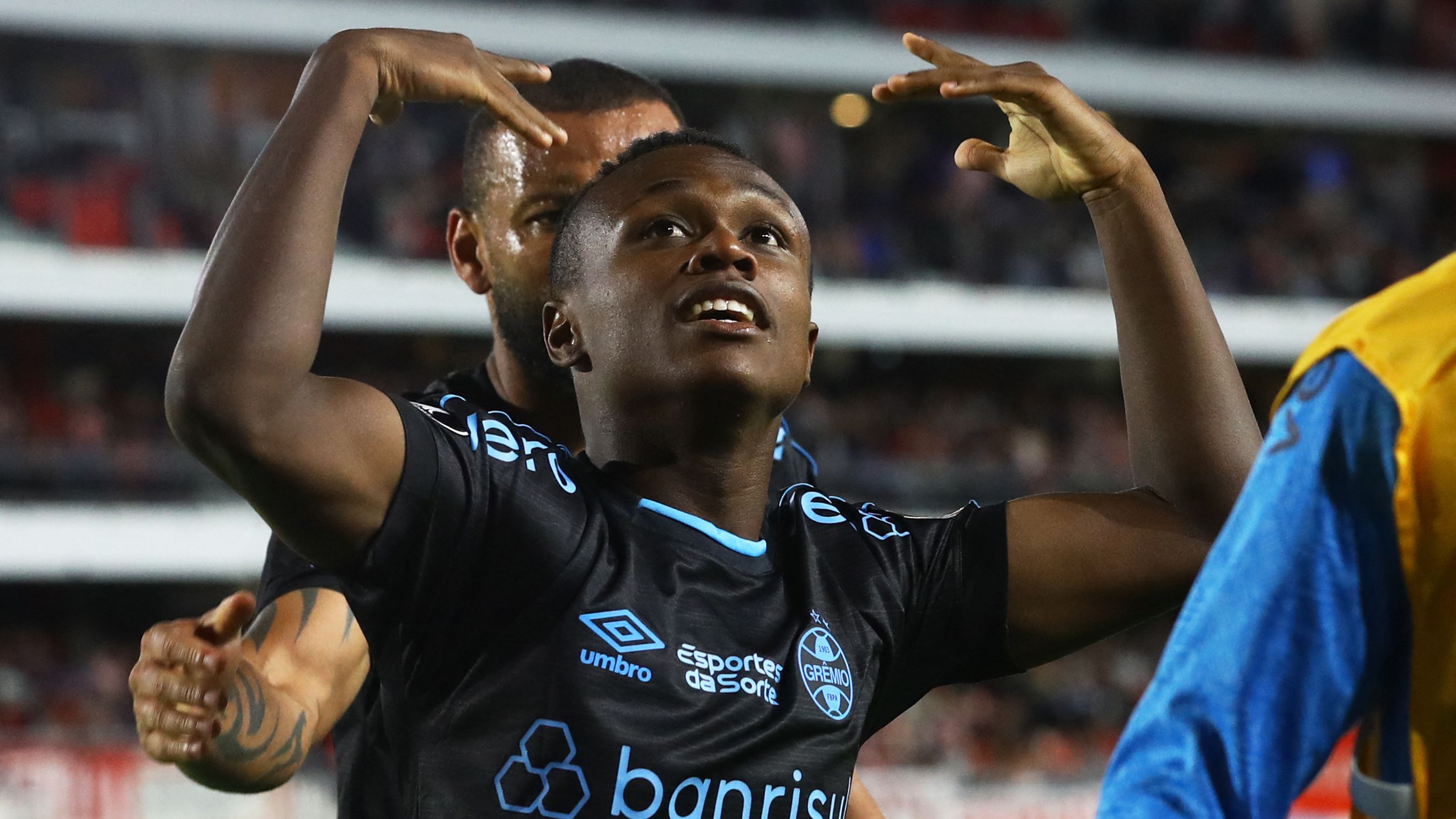 FBL-LIBERTADORES-ESTUDIANTES-GREMIO